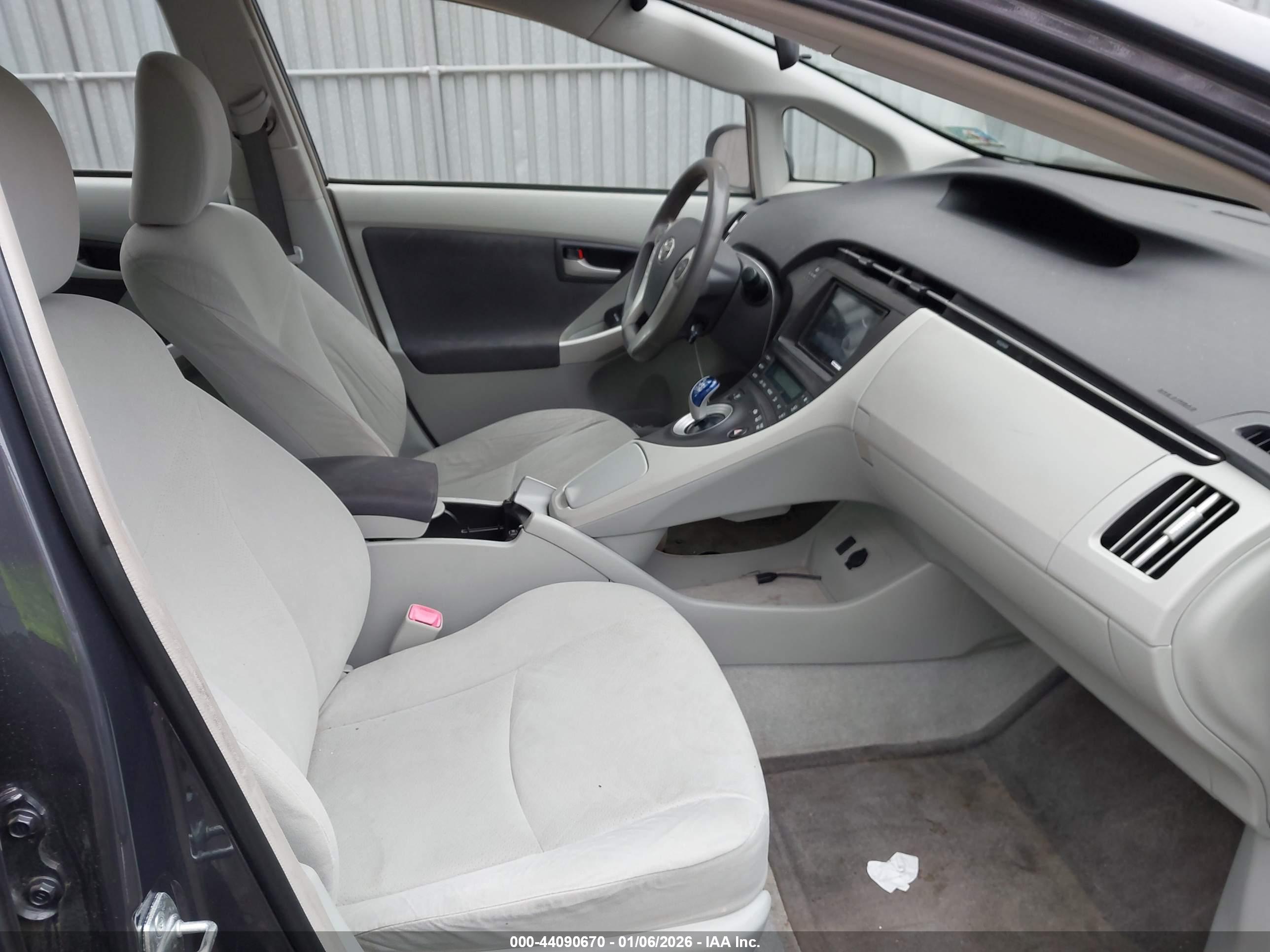 TOYOTA PRIUS image 5