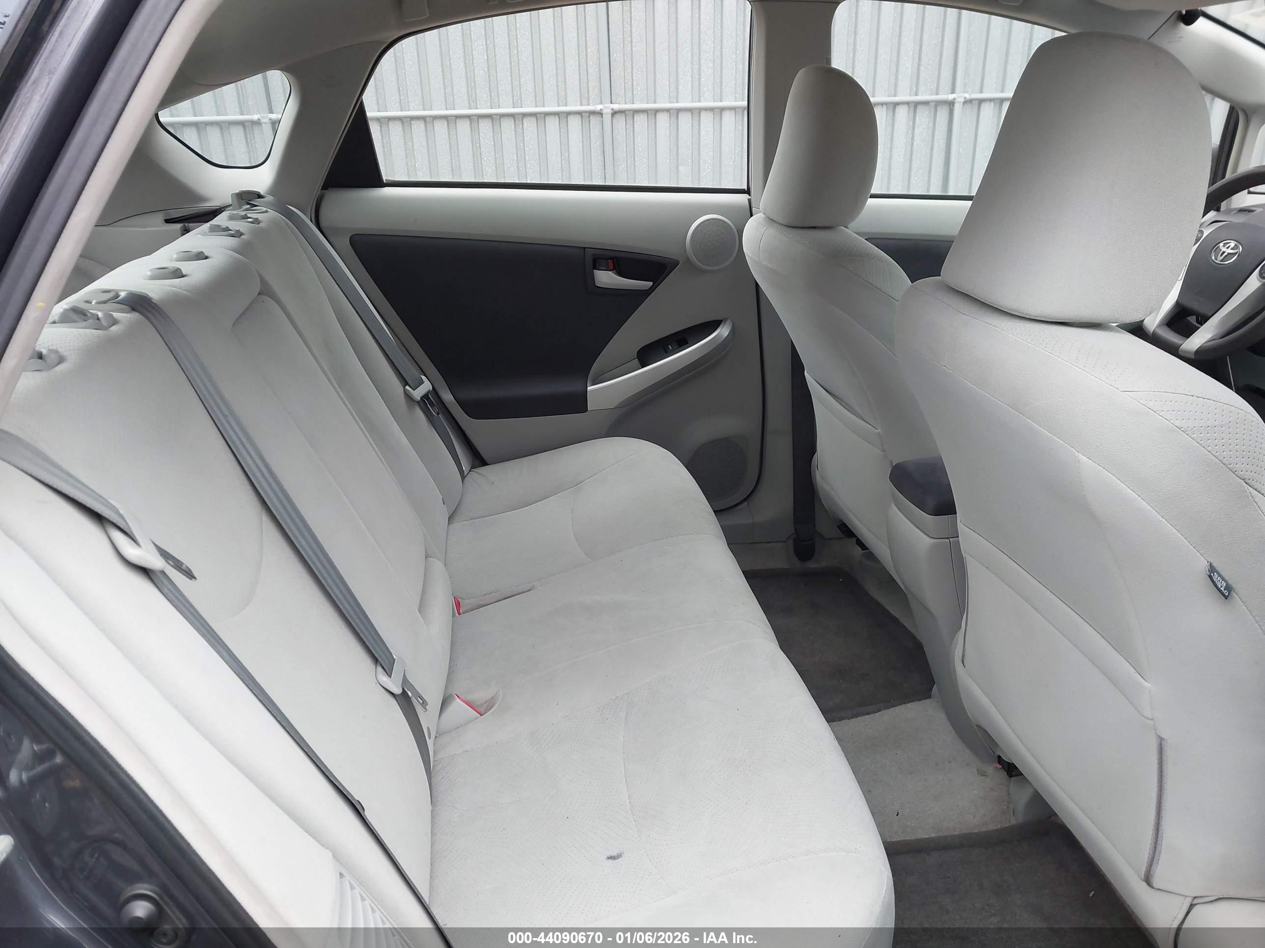 TOYOTA PRIUS image 8