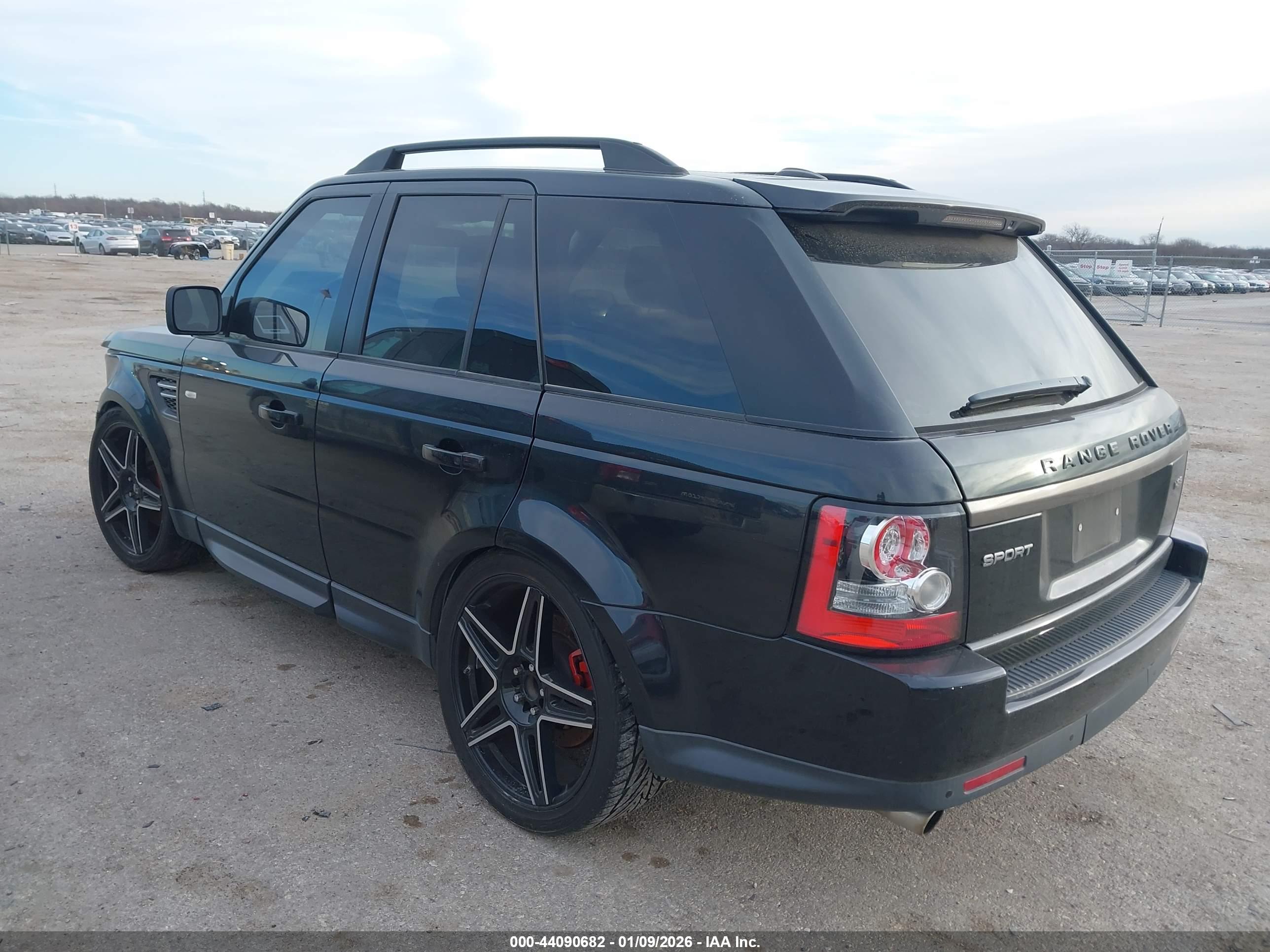 LAND ROVER image 3