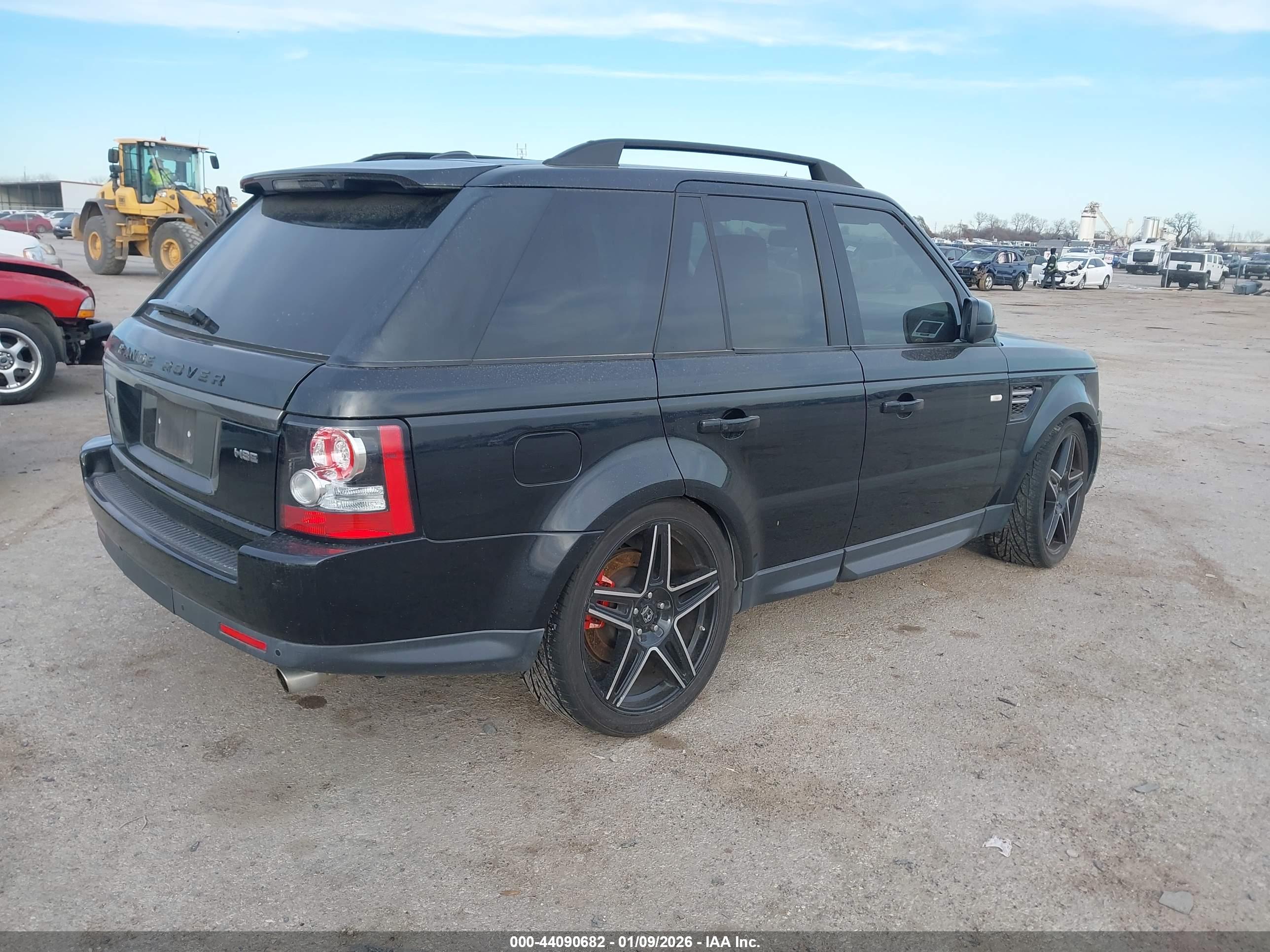 LAND ROVER image 4