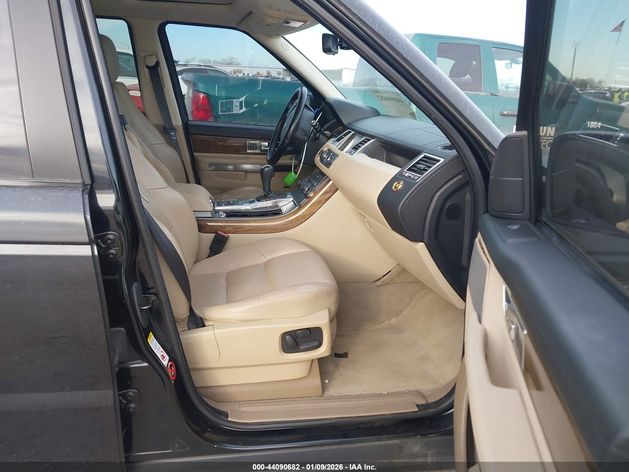 LAND ROVER image 5