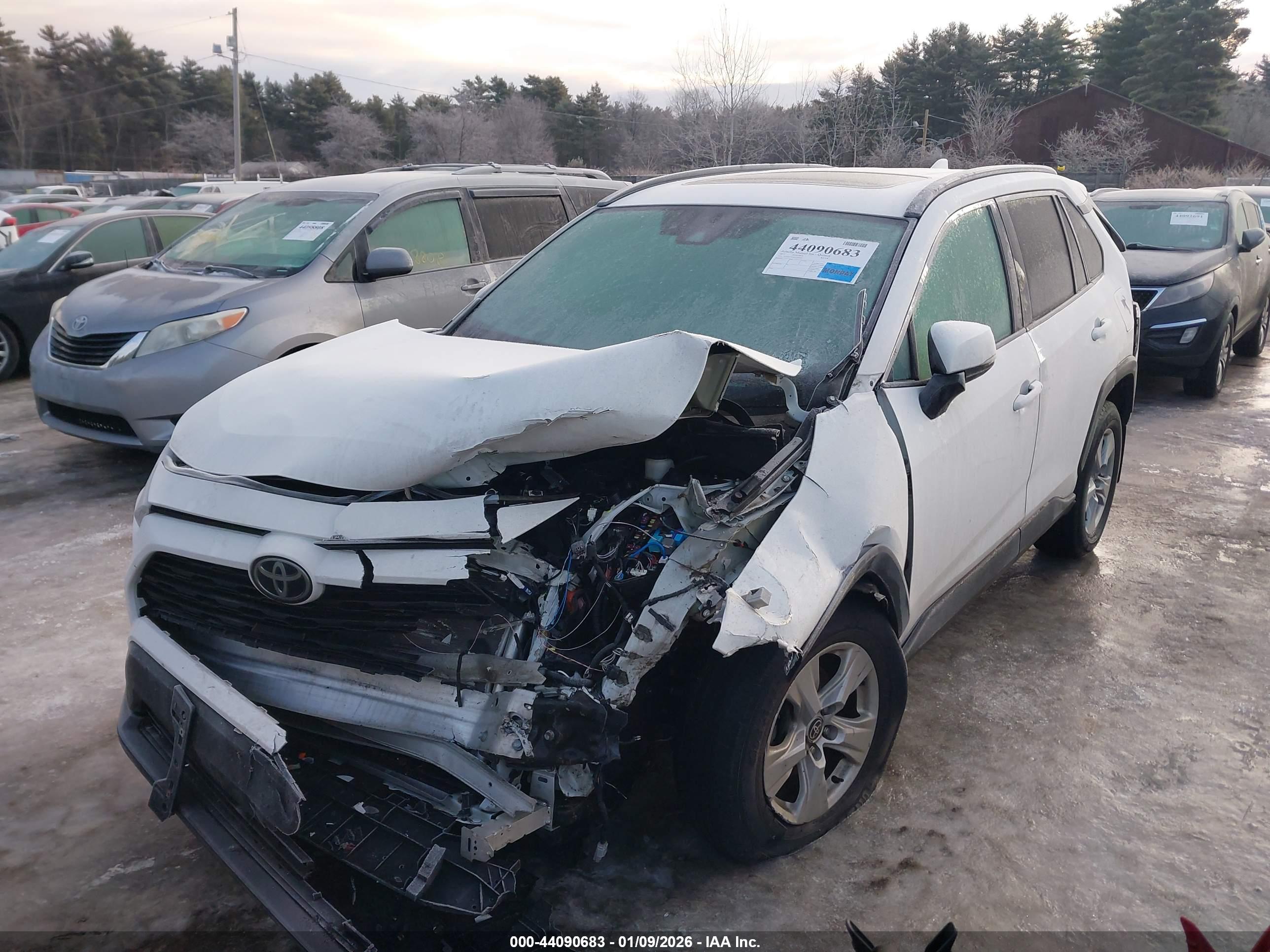 TOYOTA RAV4 image 2