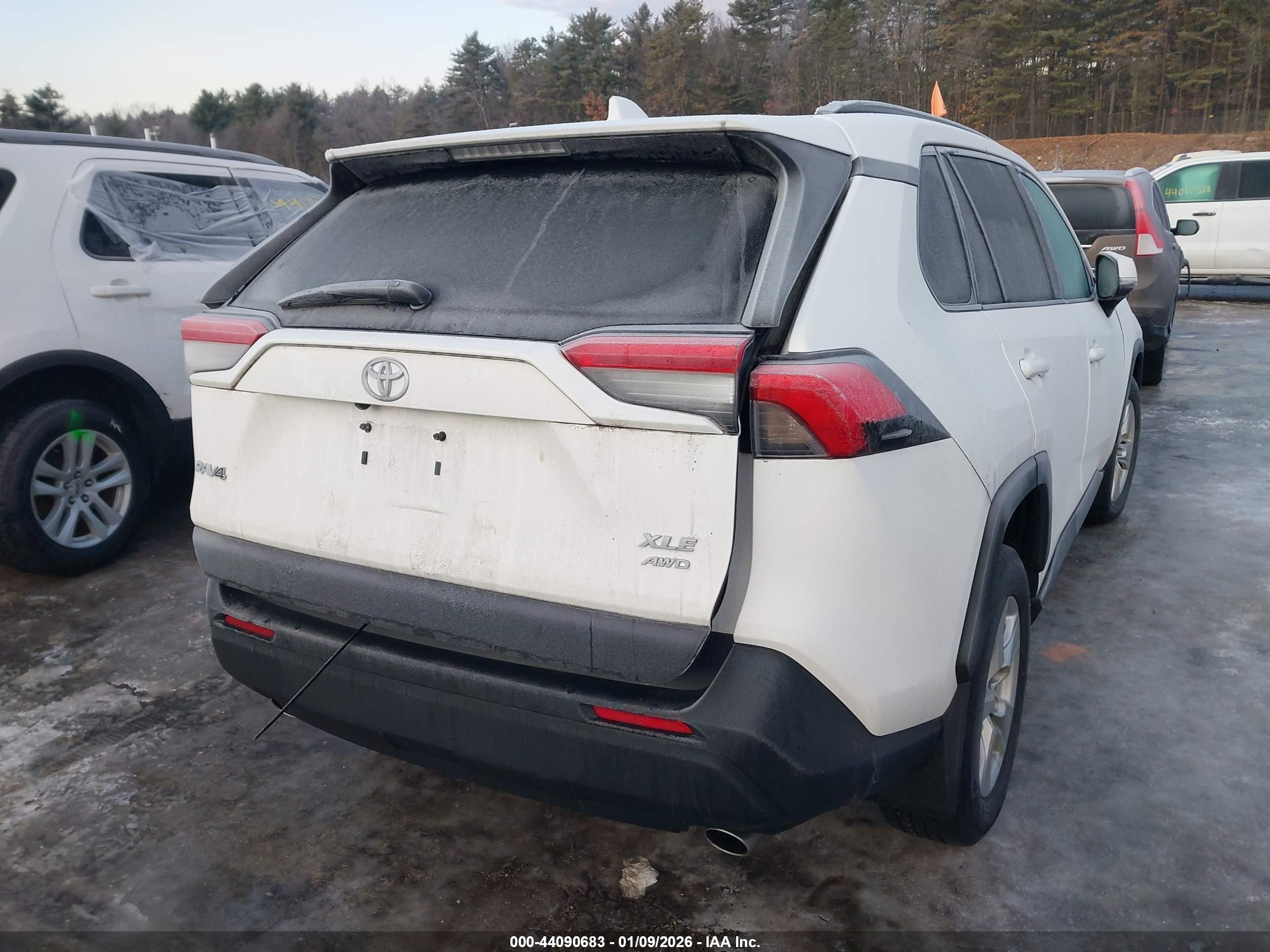 TOYOTA RAV4 image 4