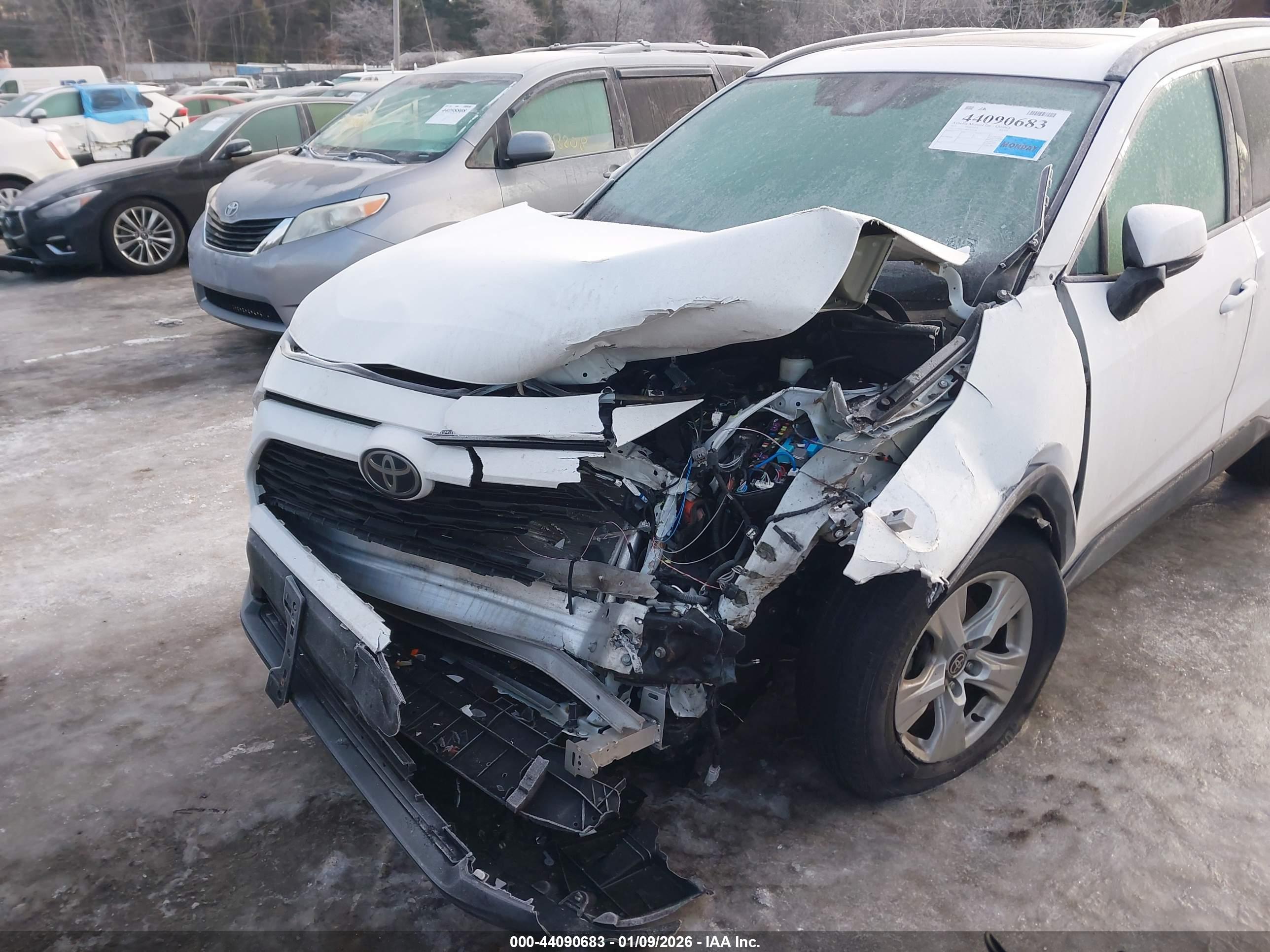 TOYOTA RAV4 image 6