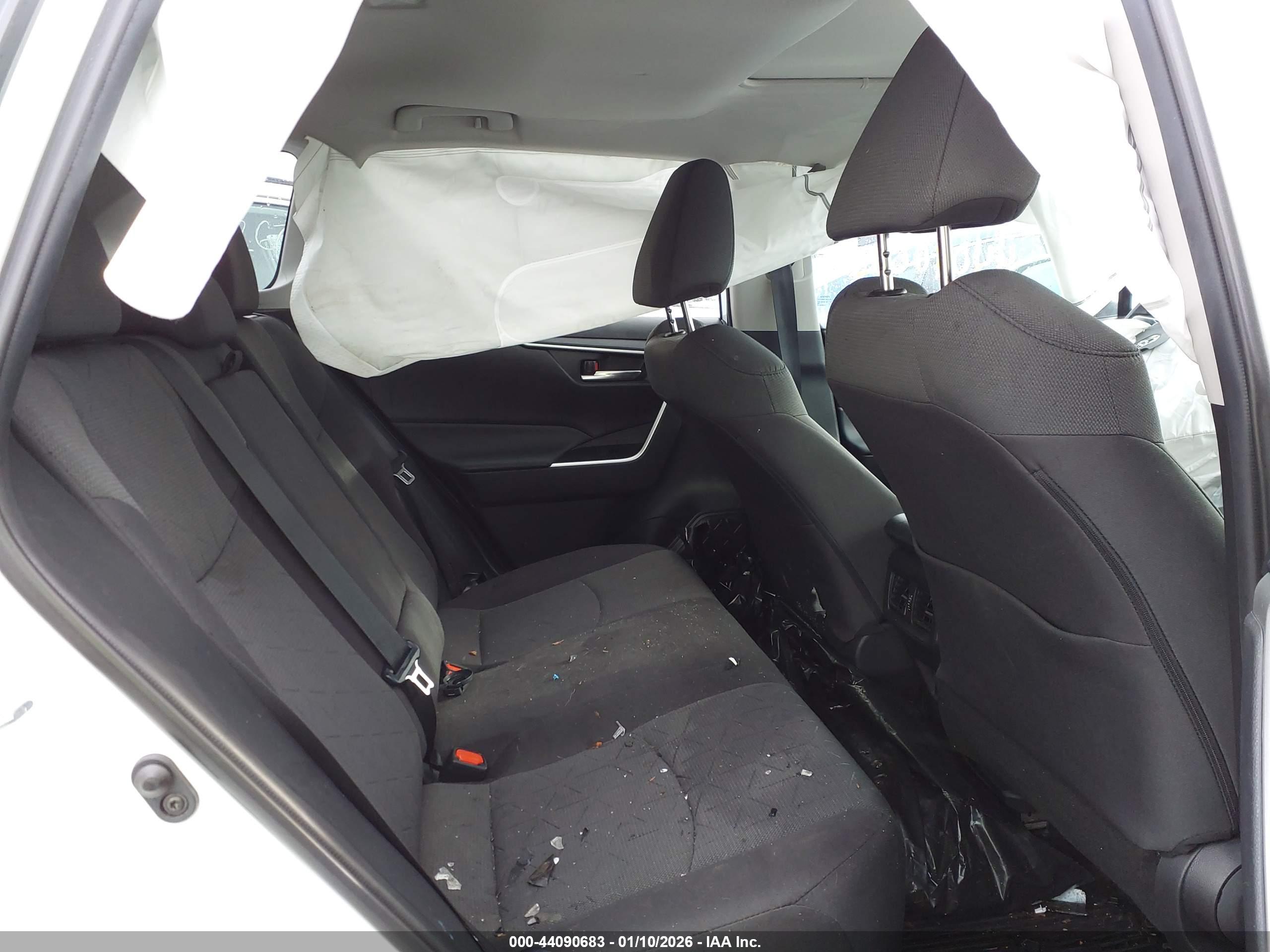 TOYOTA RAV4 image 8
