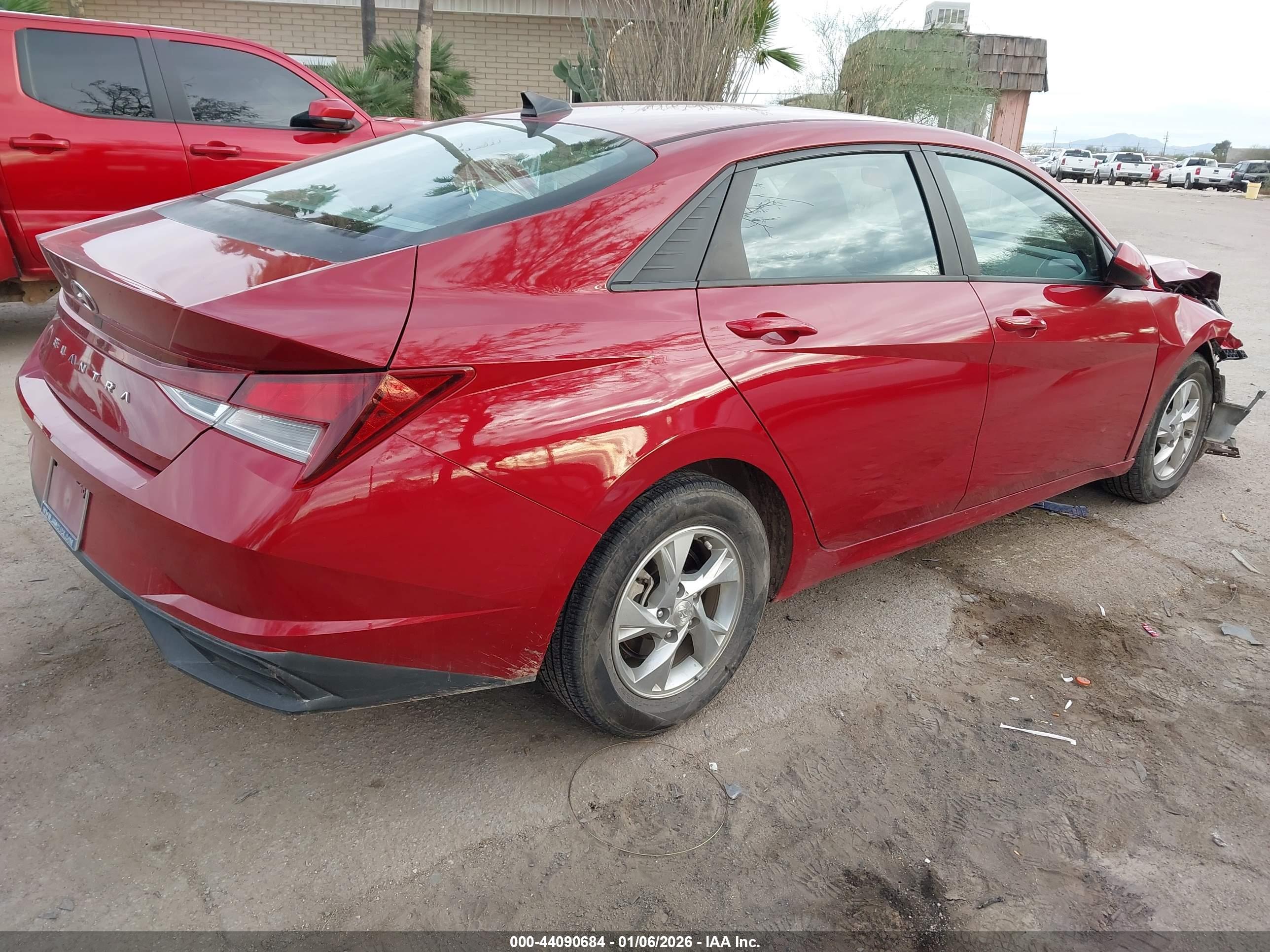 HYUNDAI ELANTRA image 4