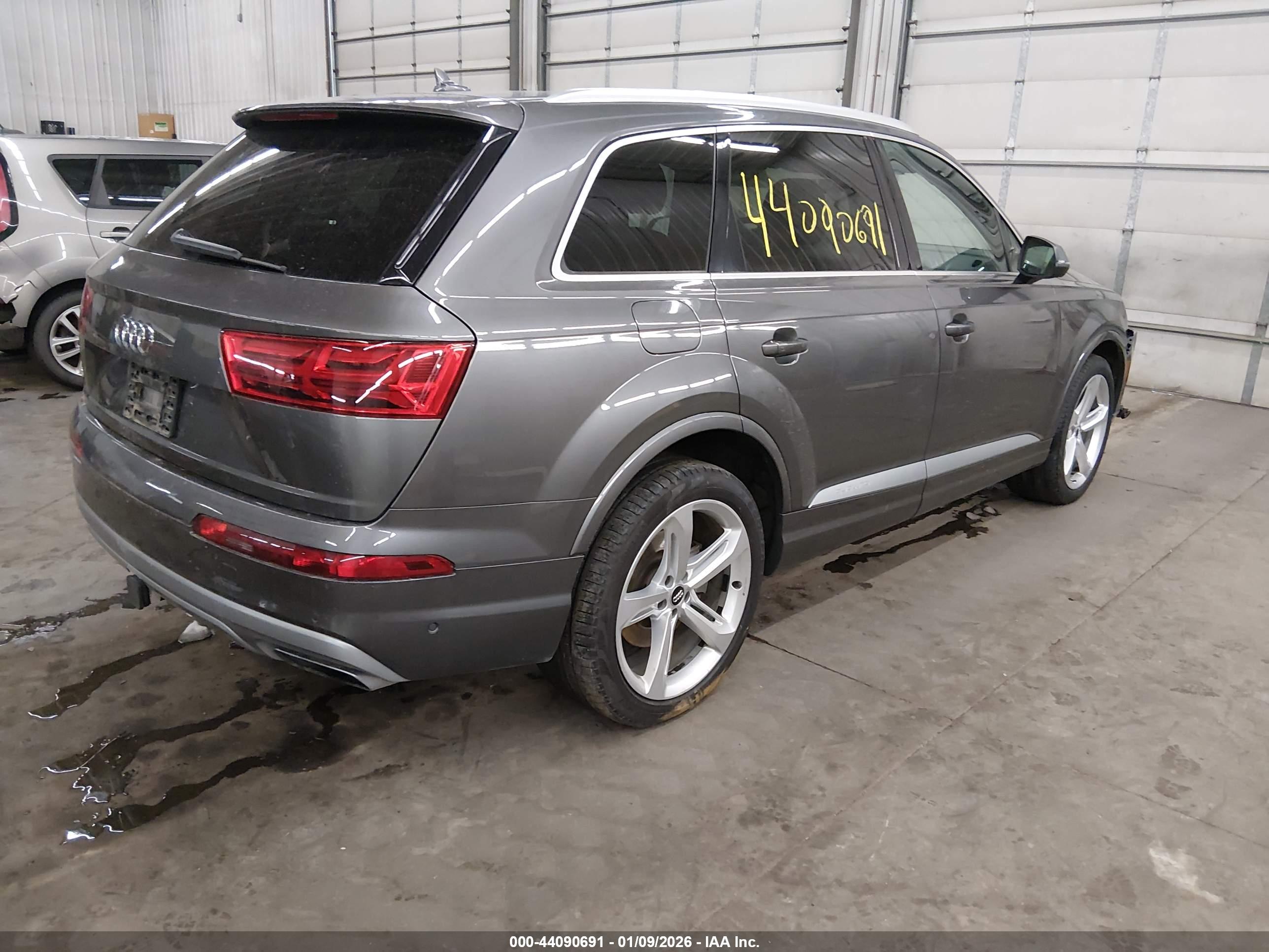 AUDI Q7 image 4