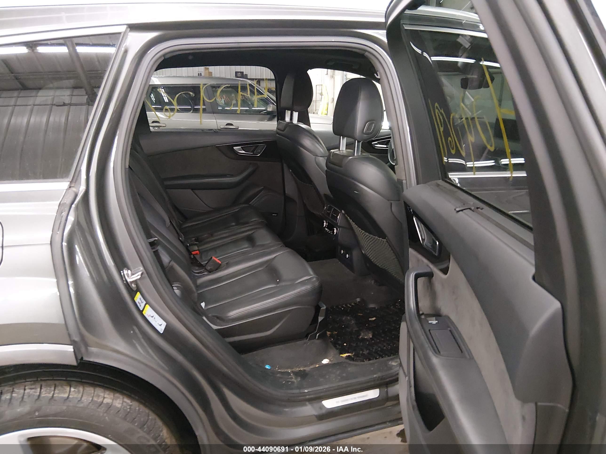 AUDI Q7 image 8