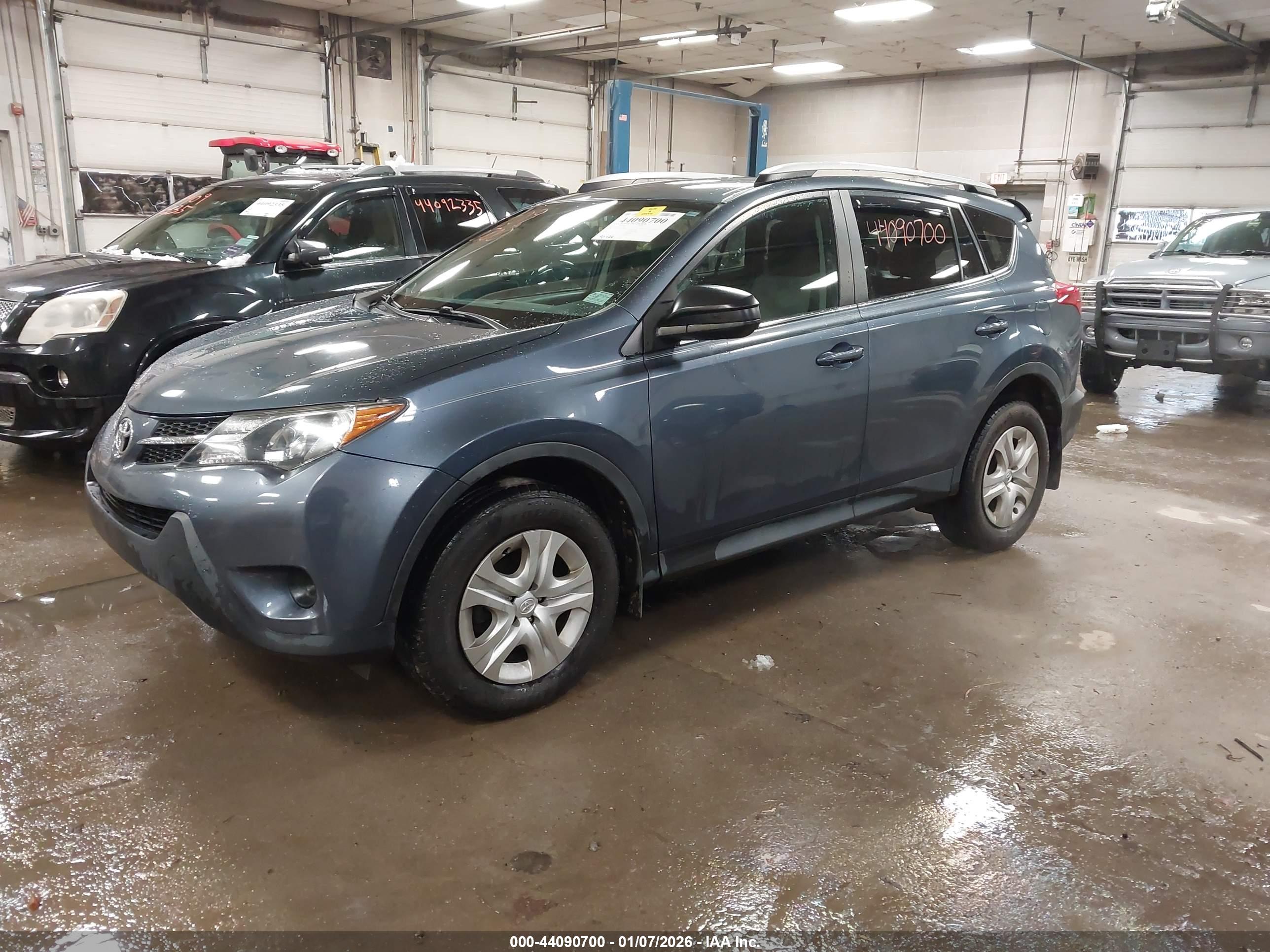 TOYOTA RAV4 image 2