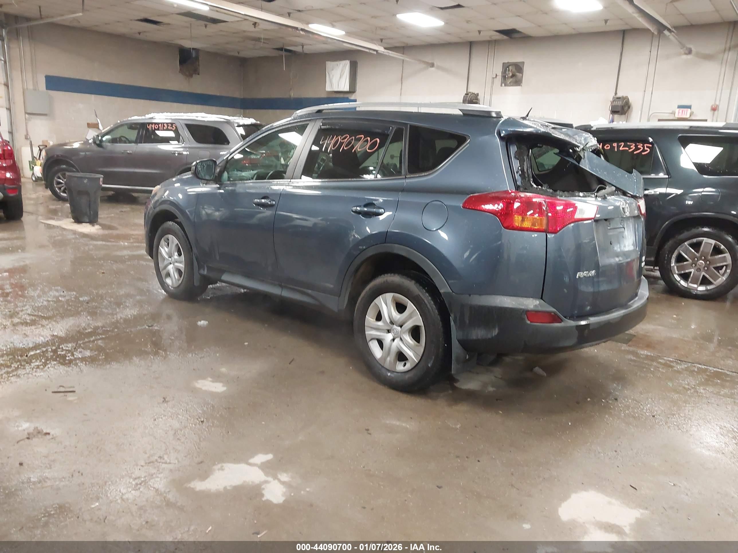 TOYOTA RAV4 image 3