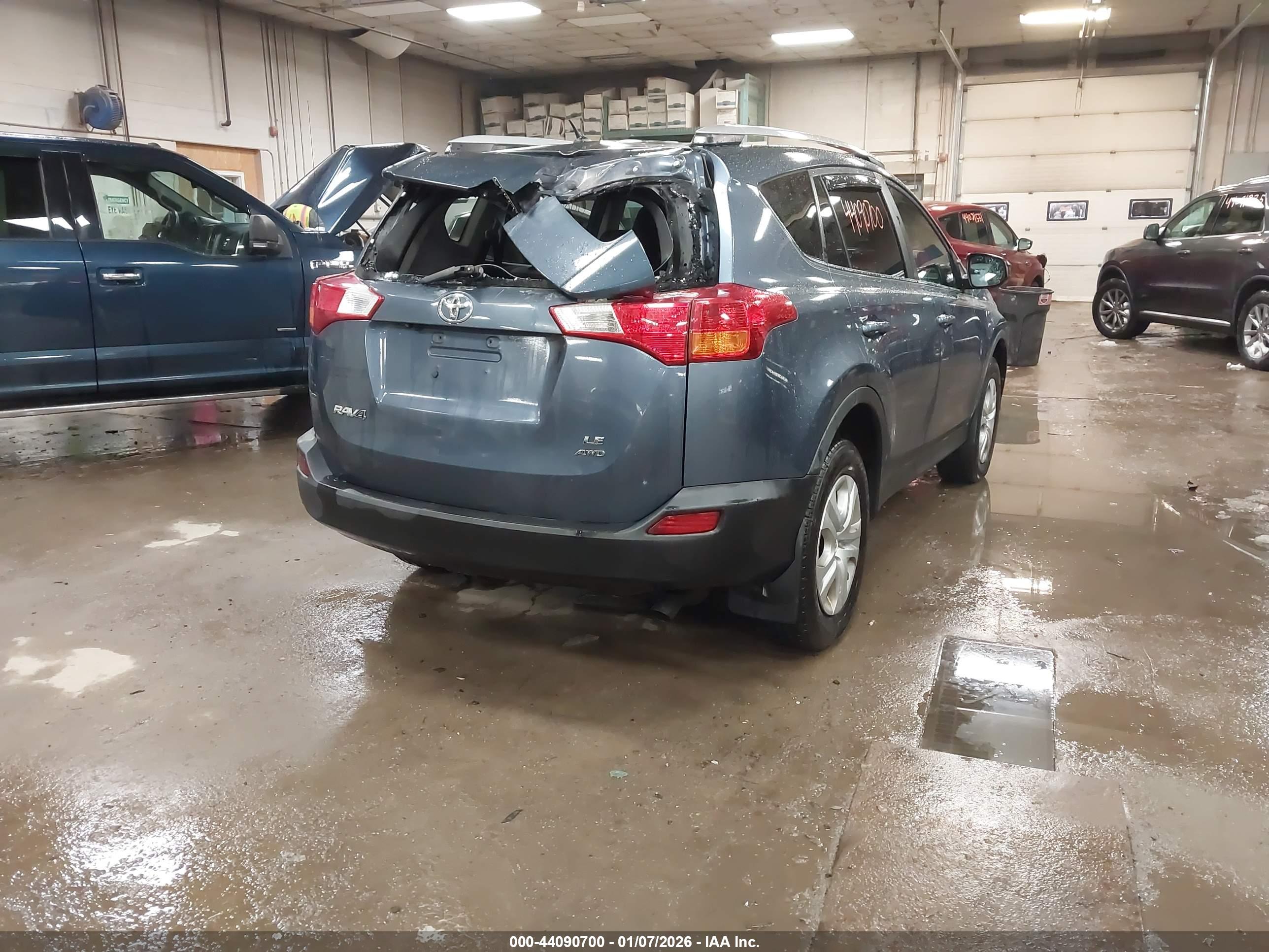 TOYOTA RAV4 image 4