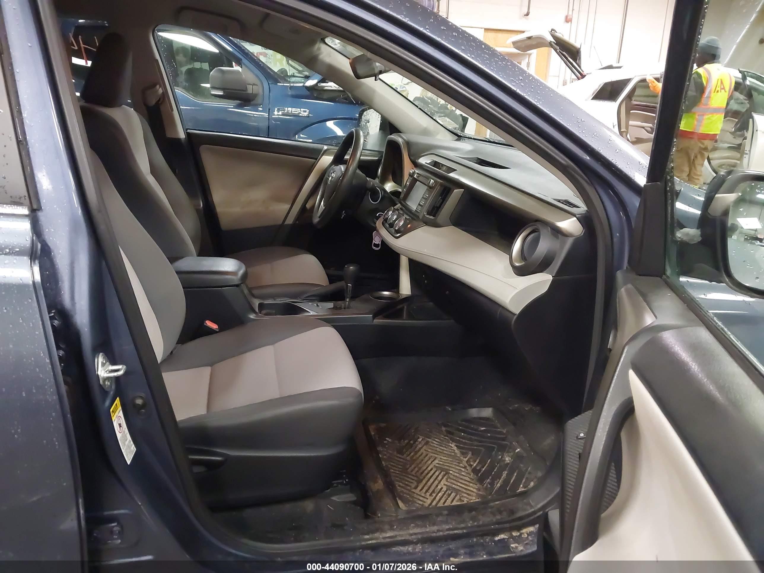 TOYOTA RAV4 image 5