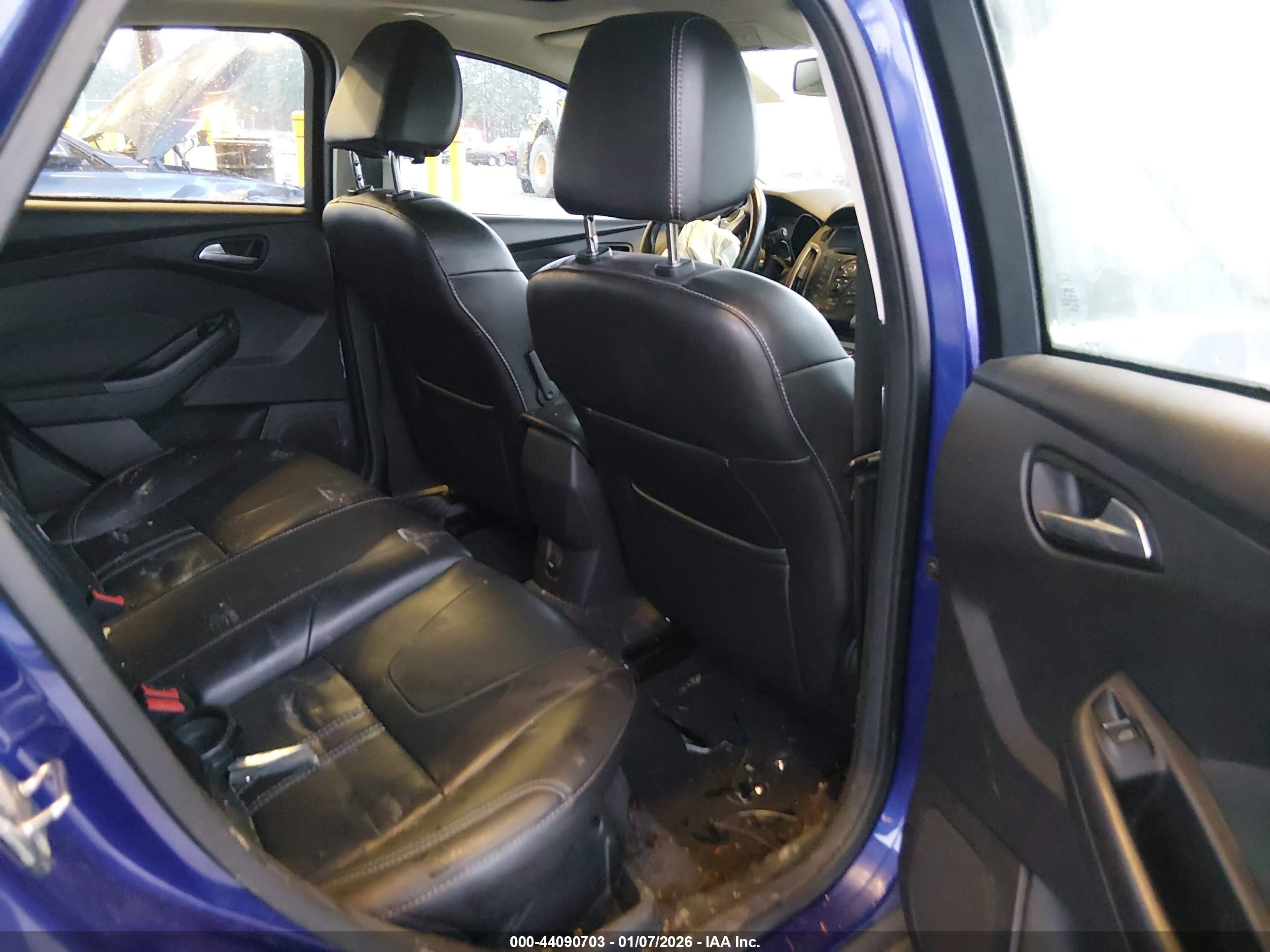 FORD FOCUS image 8