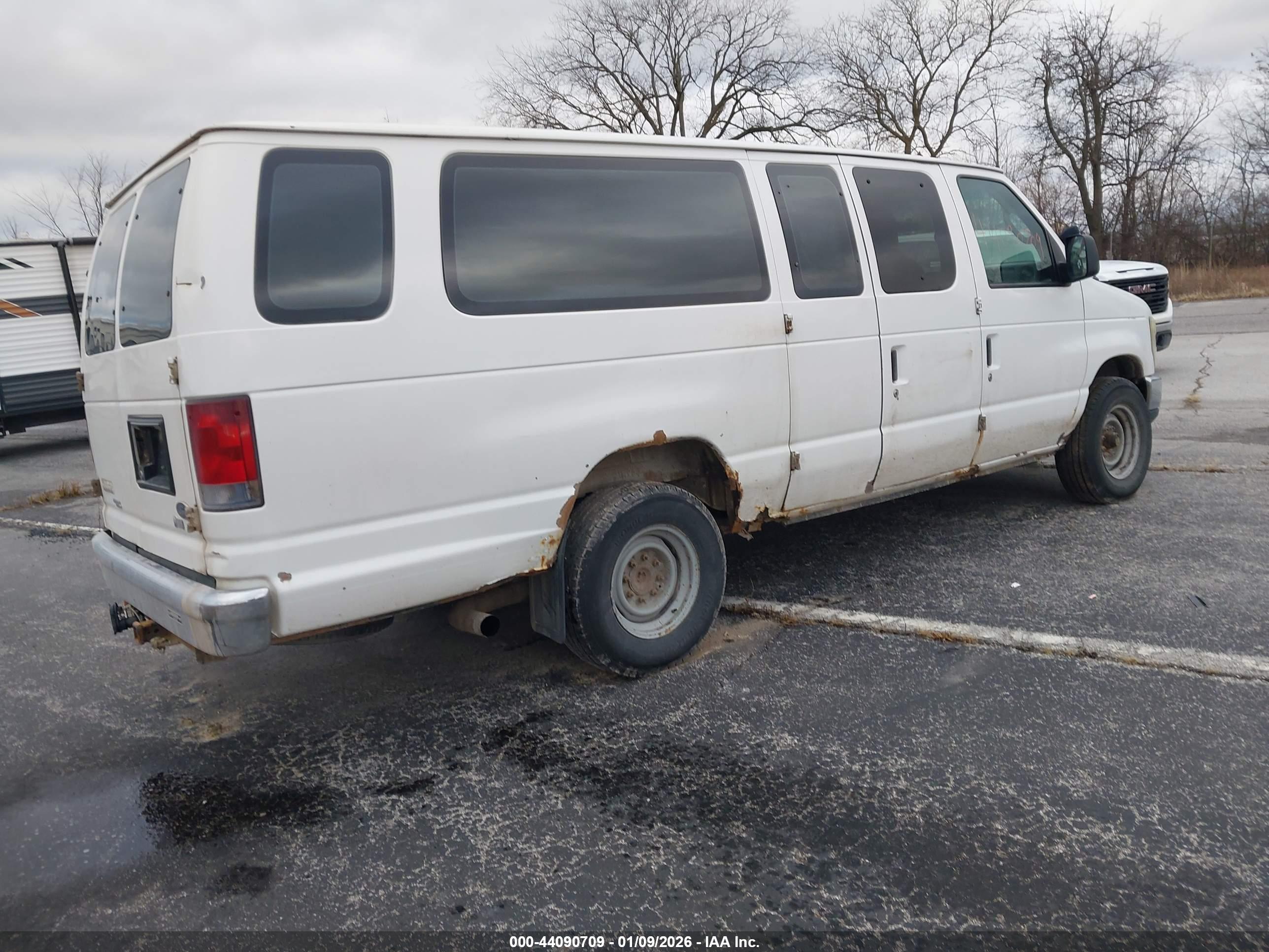 FORD E-350 image 4