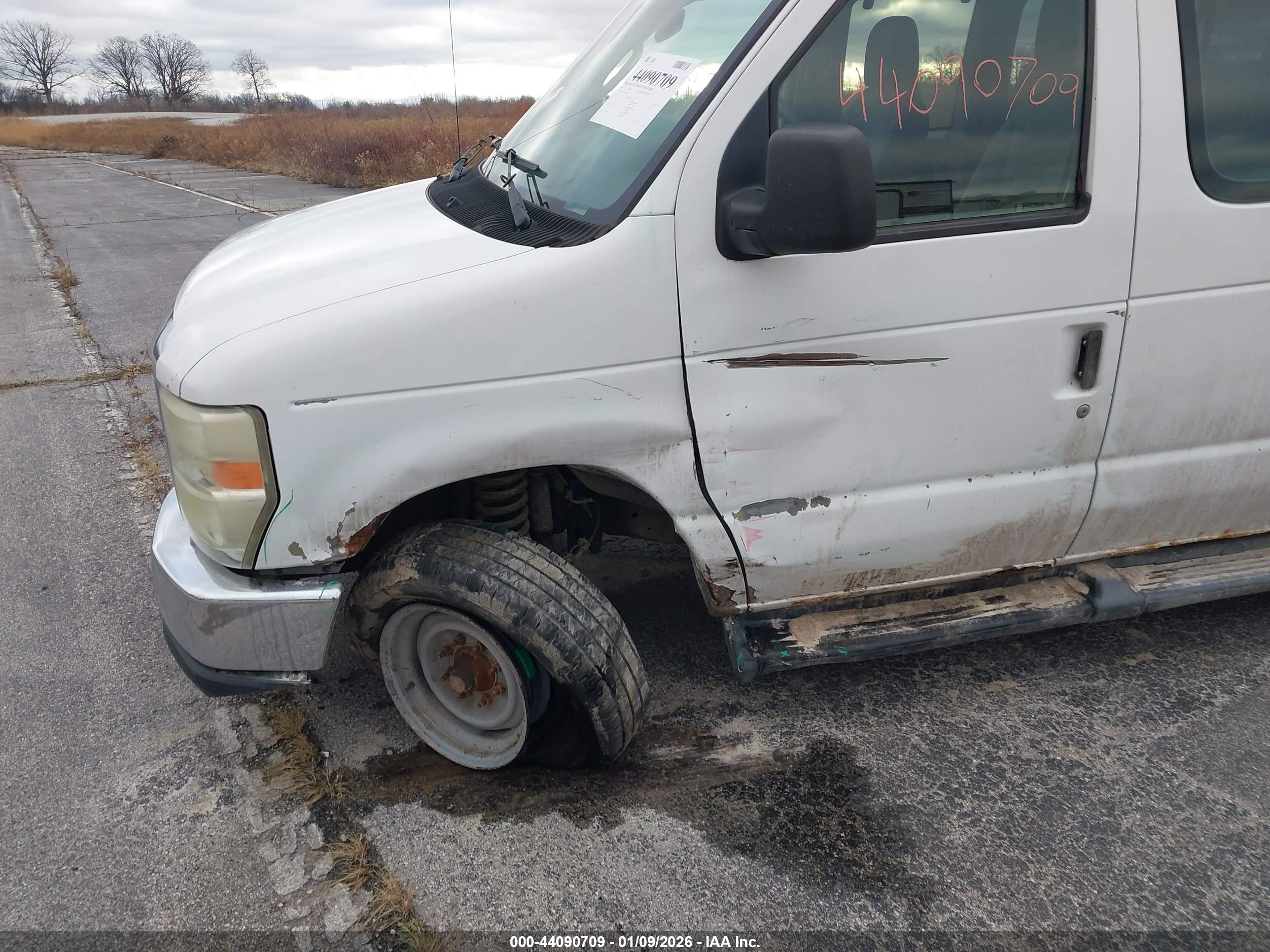 FORD E-350 image 6