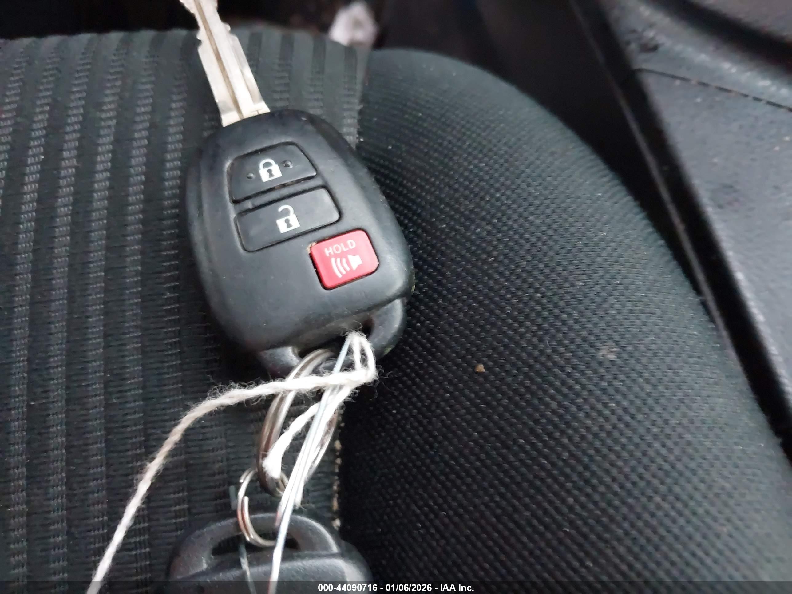 TOYOTA RAV4 image 11
