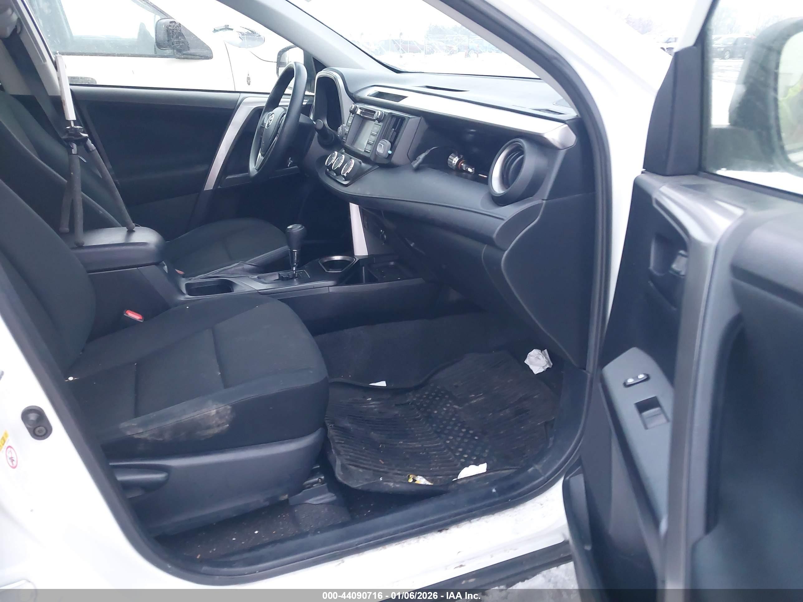 TOYOTA RAV4 image 5