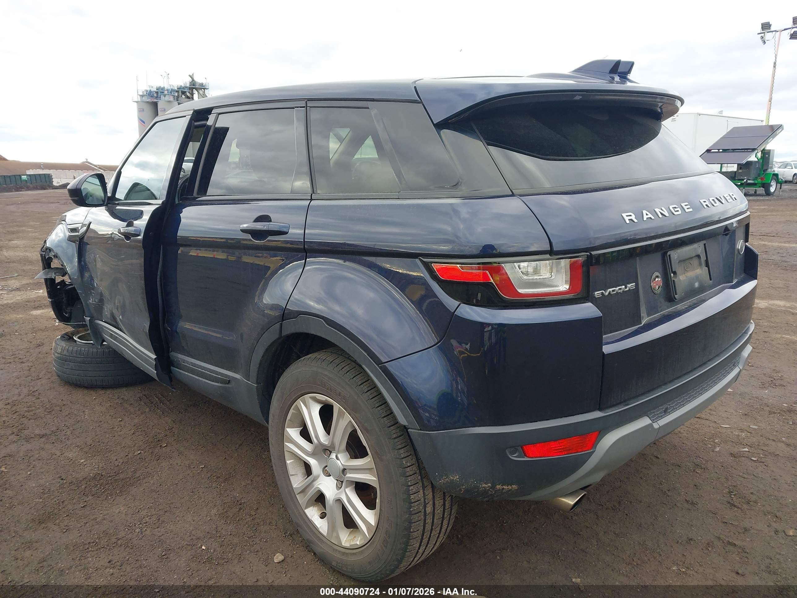 LAND ROVER image 3