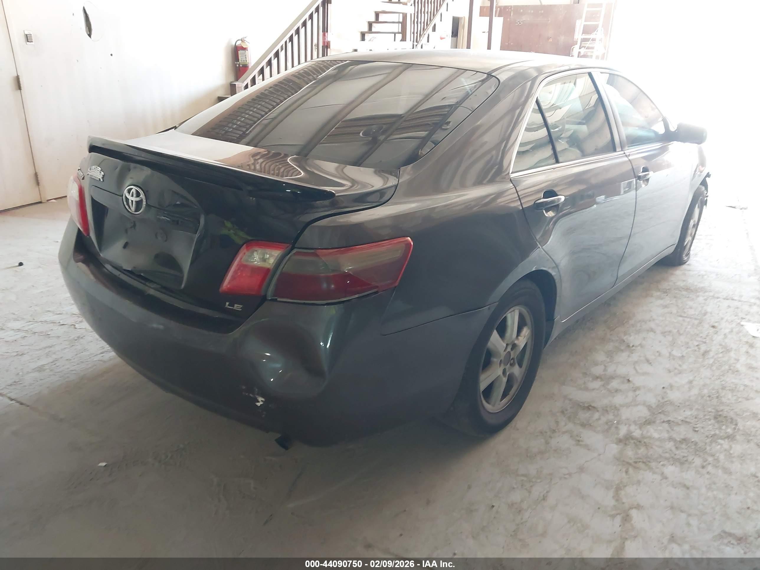 TOYOTA CAMRY image 4