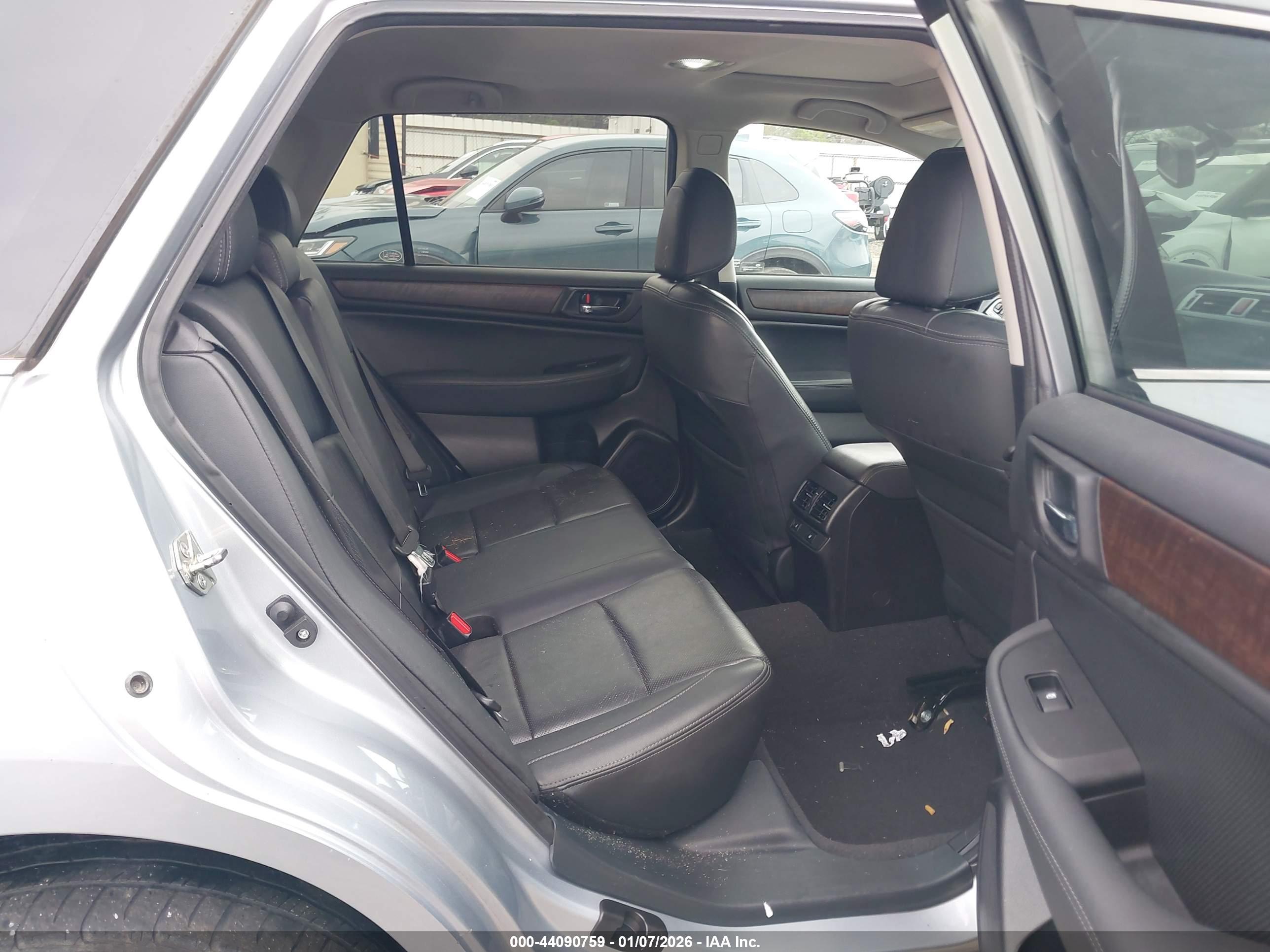 SUBARU OUTBACK image 8