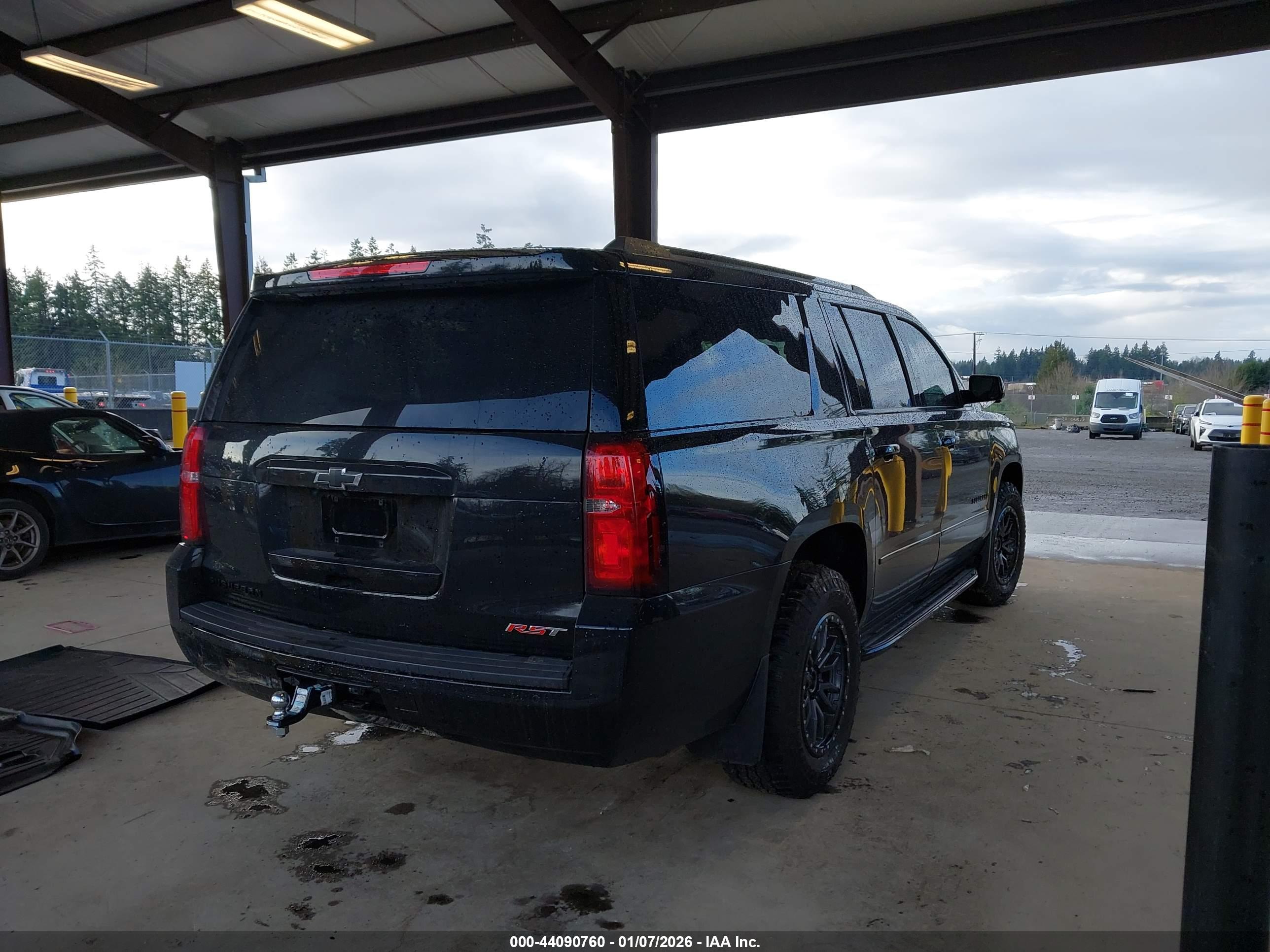 CHEVROLET SUBURBAN image 4