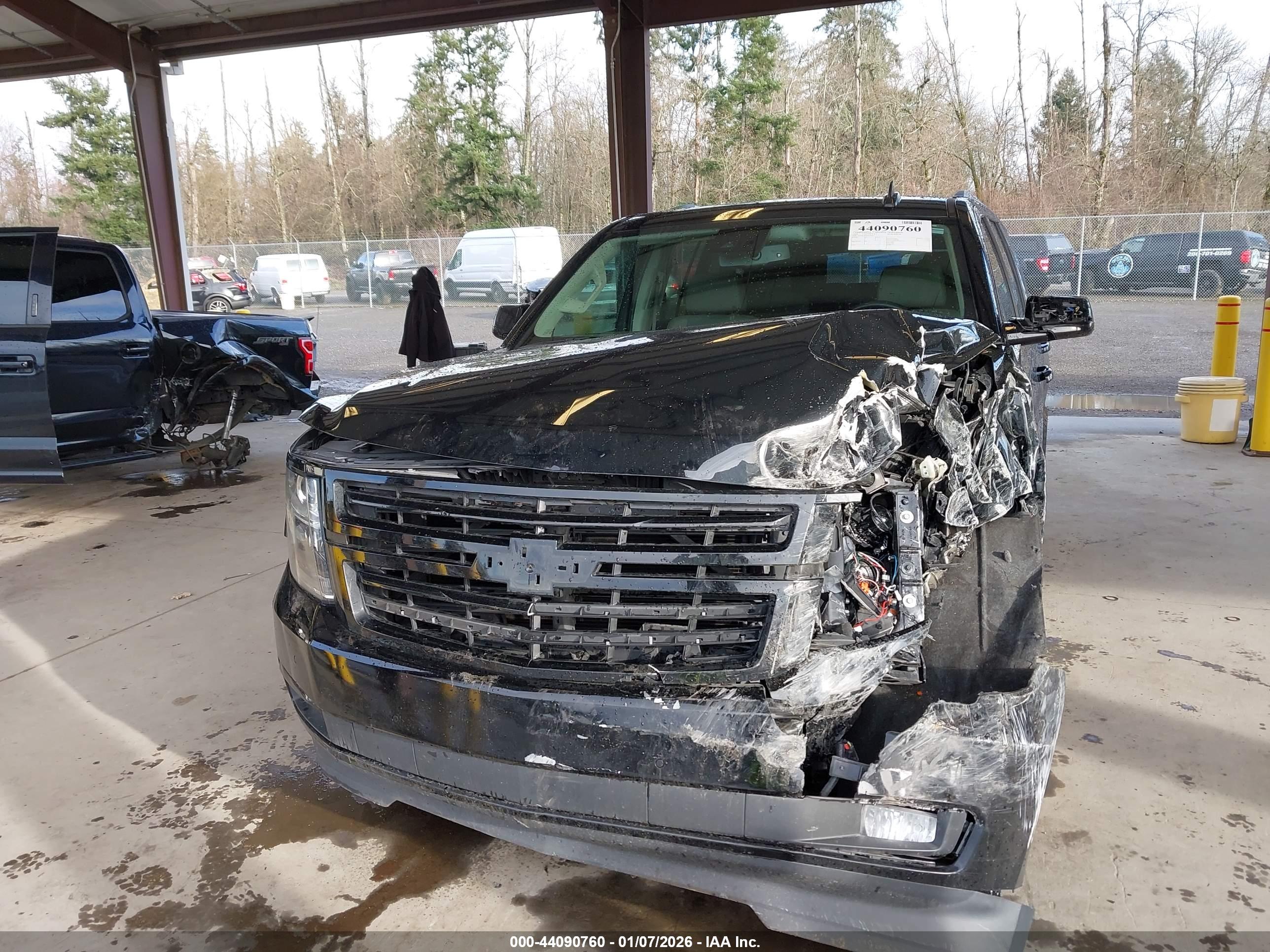 CHEVROLET SUBURBAN image 6