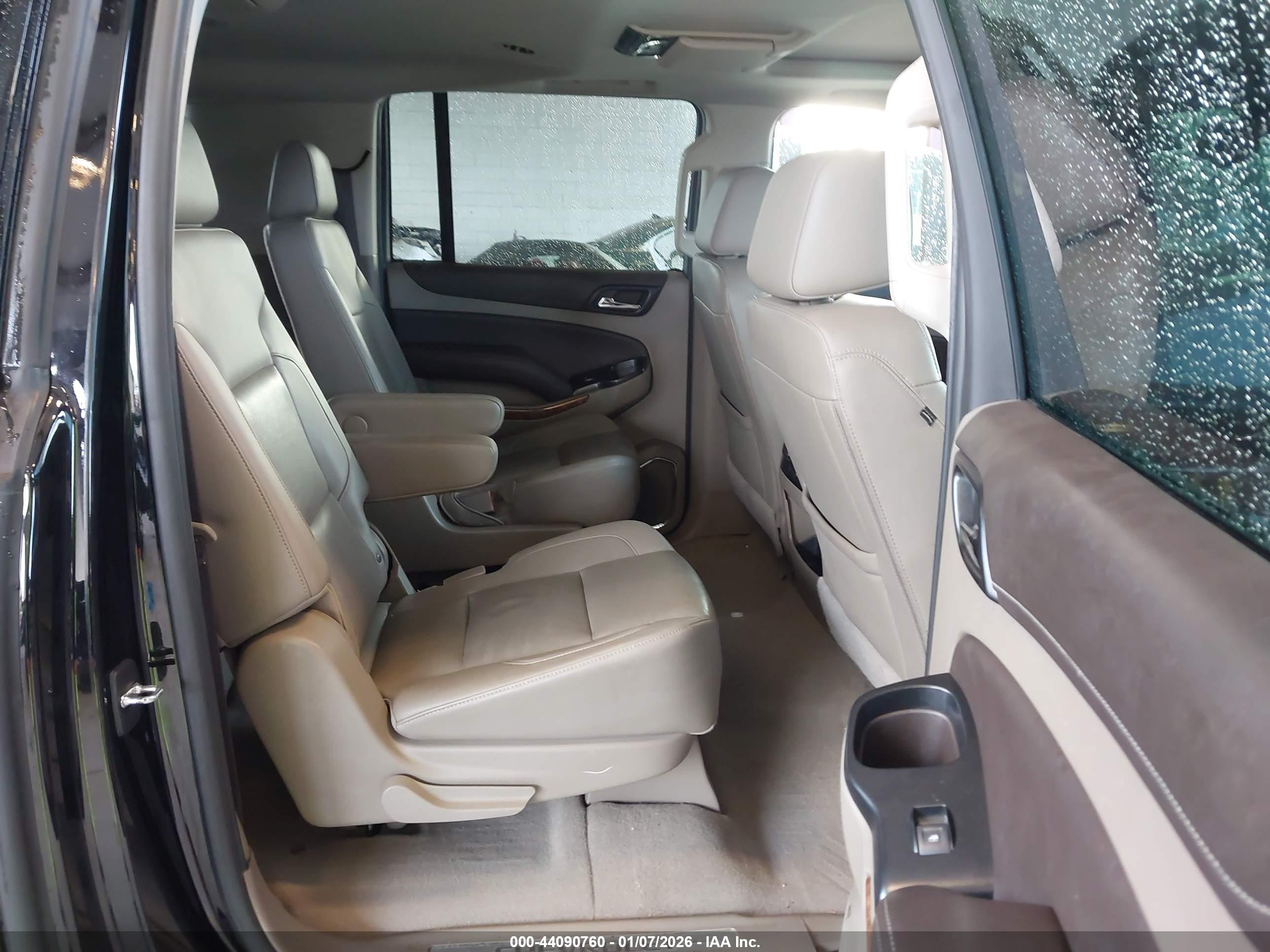 CHEVROLET SUBURBAN image 8