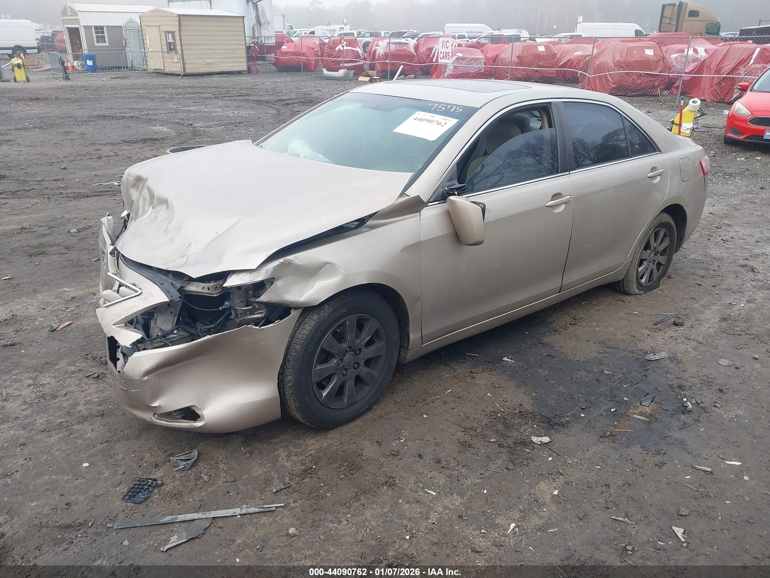 TOYOTA CAMRY image 2
