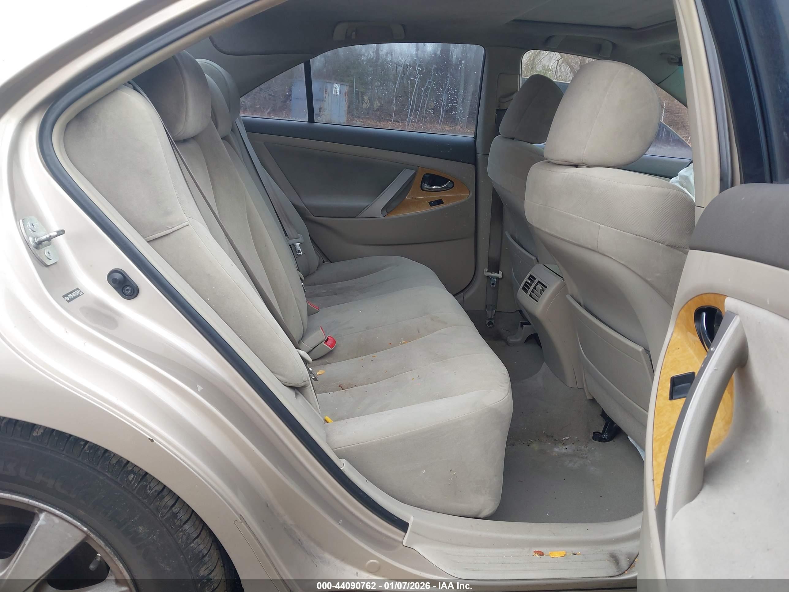 TOYOTA CAMRY image 8