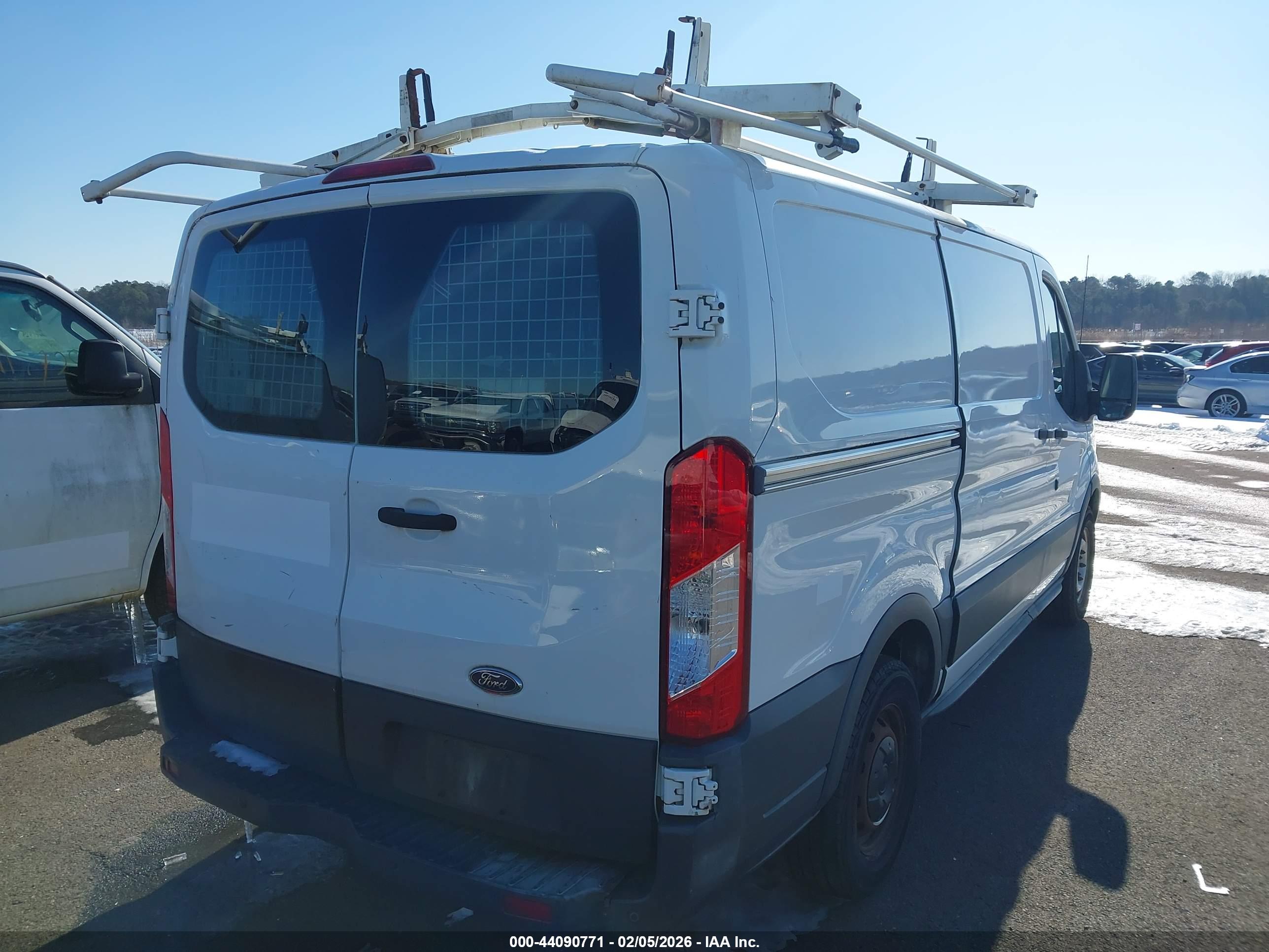 FORD TRANSIT-150 image 4