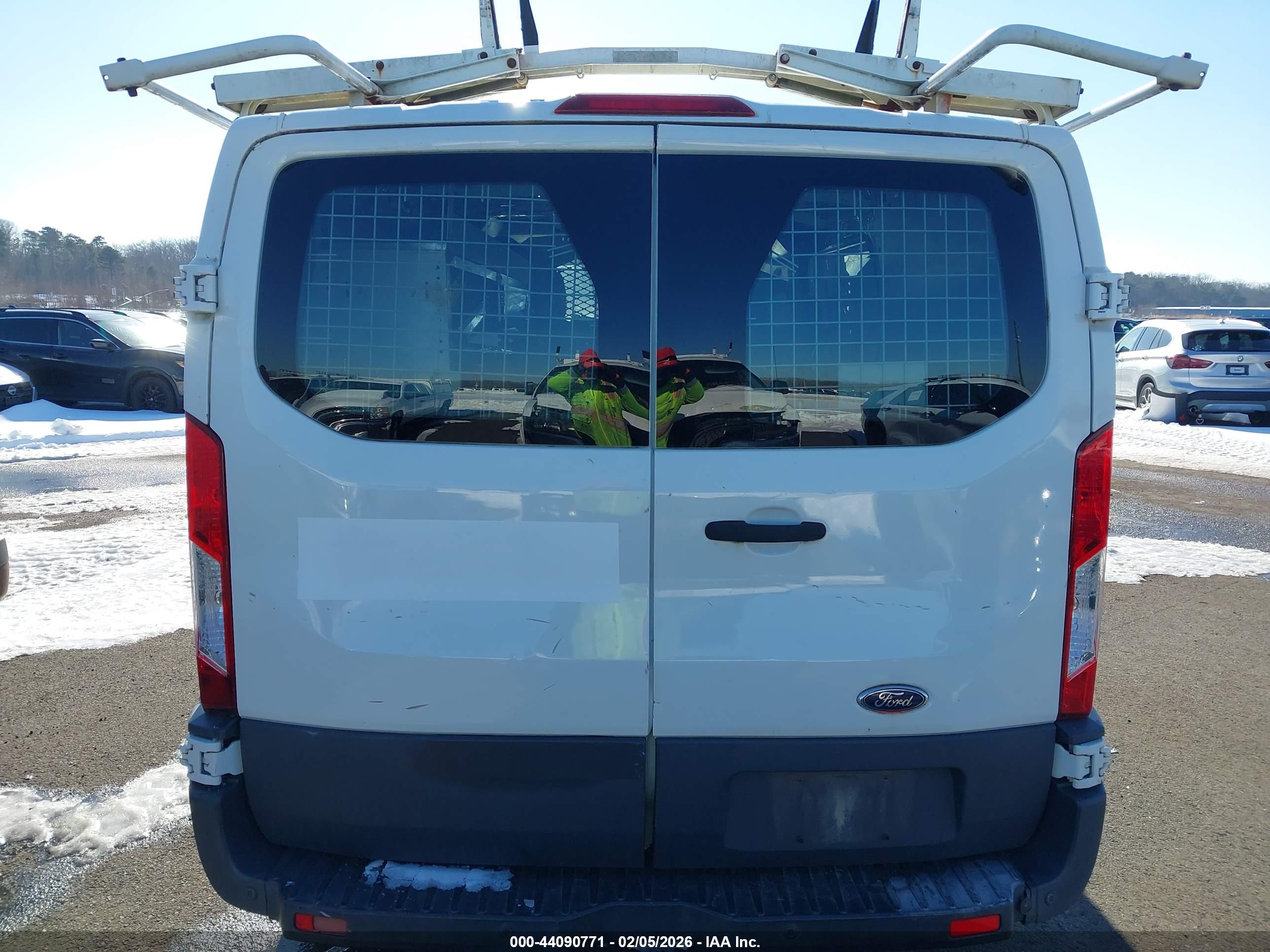 FORD TRANSIT-150 image 6