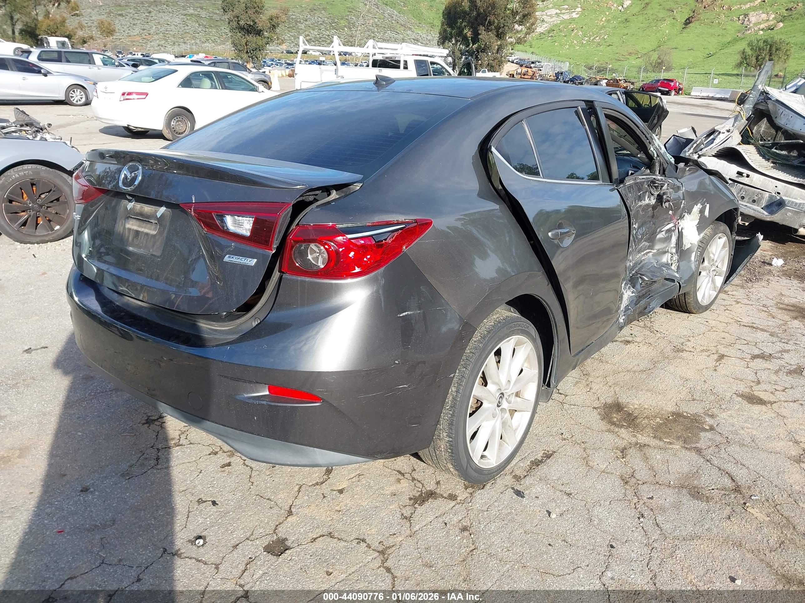 MAZDA MAZDA3 image 4