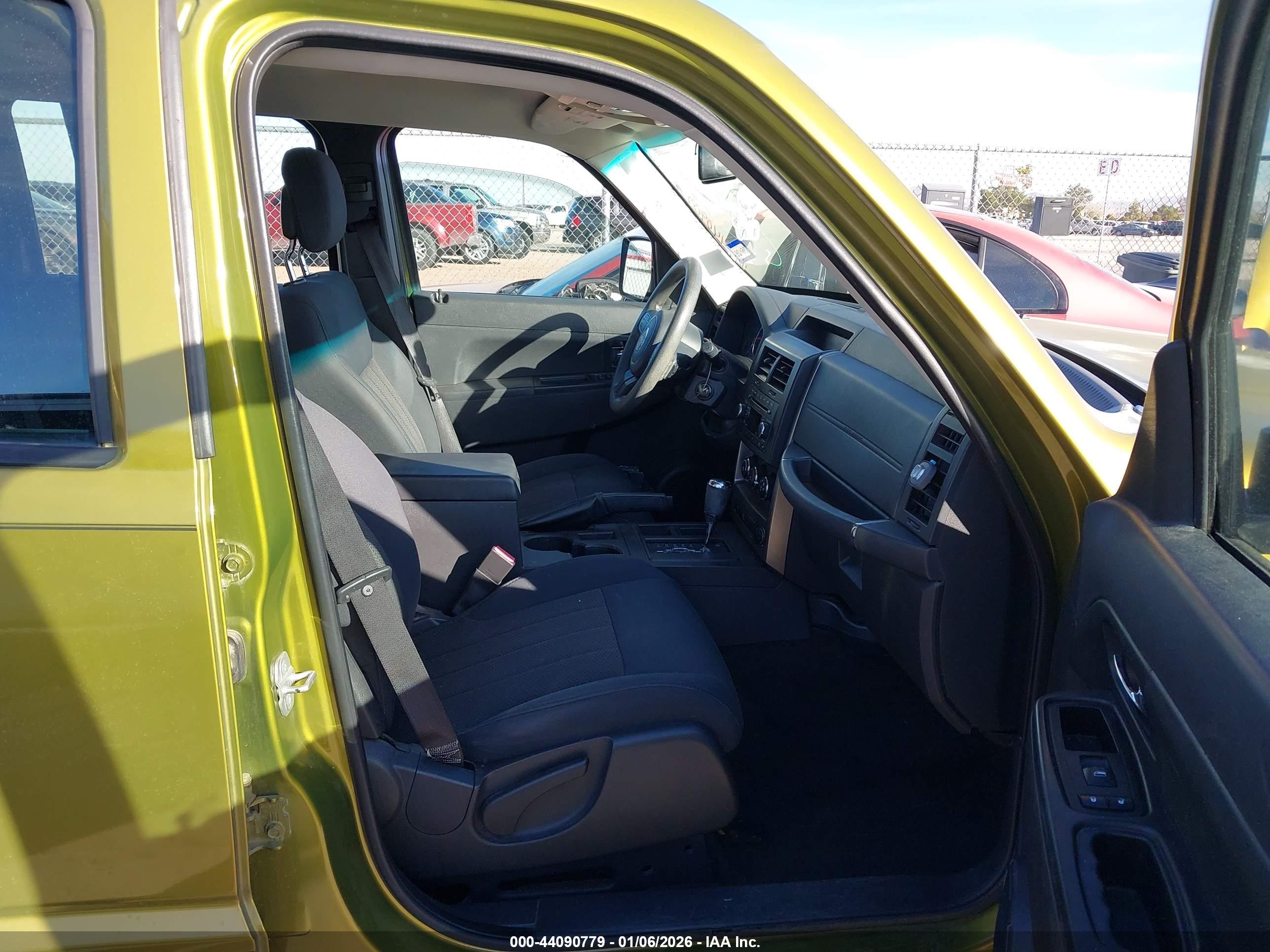 JEEP LIBERTY image 5