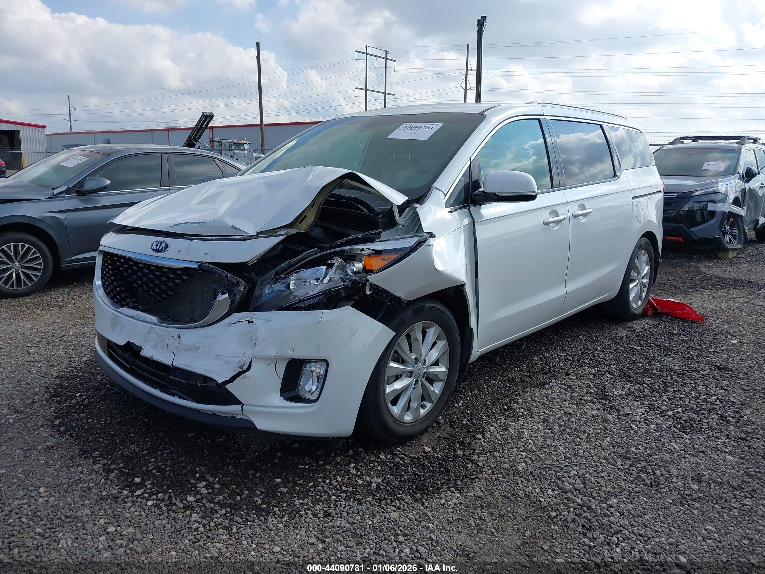 KIA SEDONA image 2
