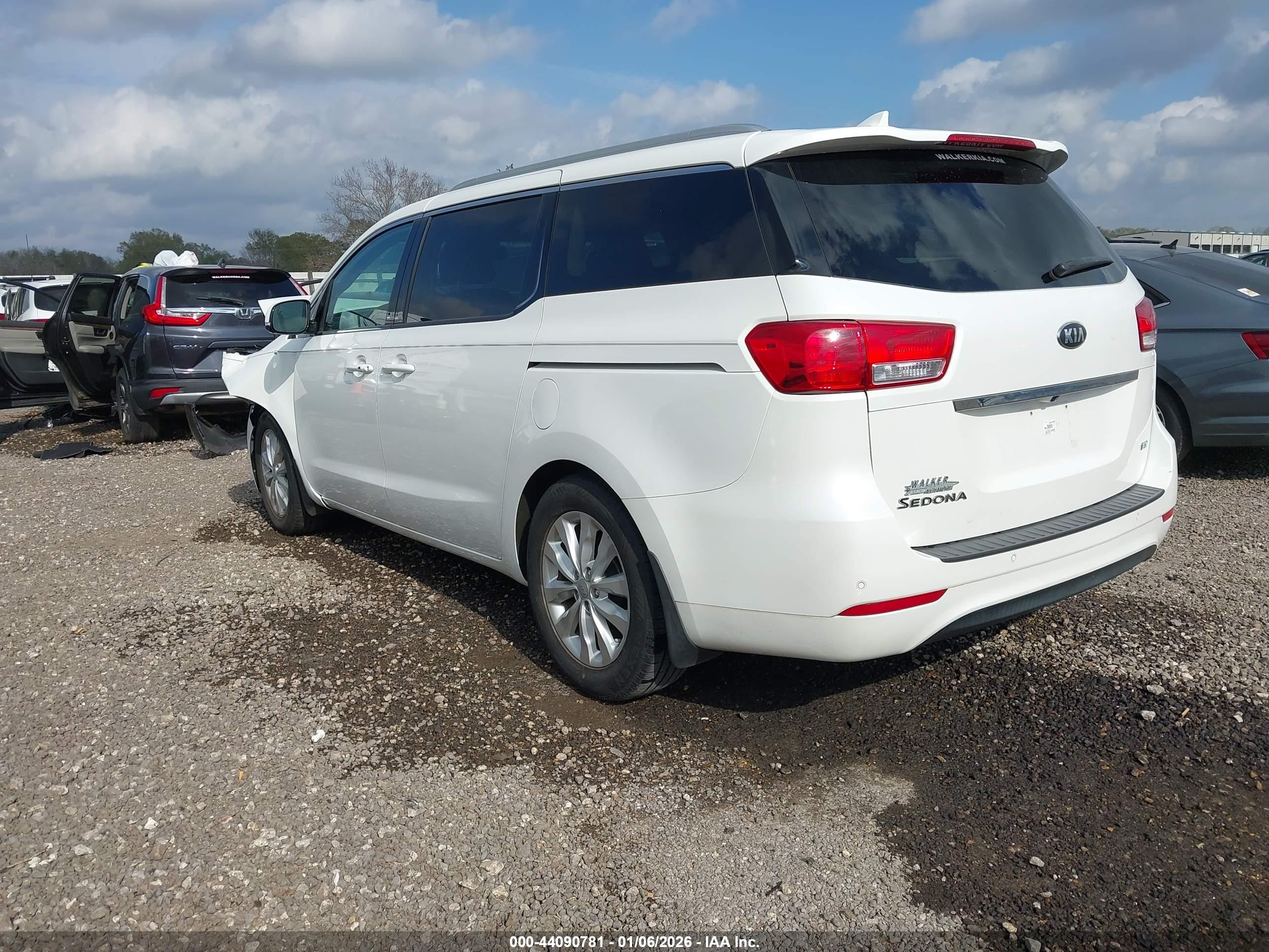 KIA SEDONA image 3