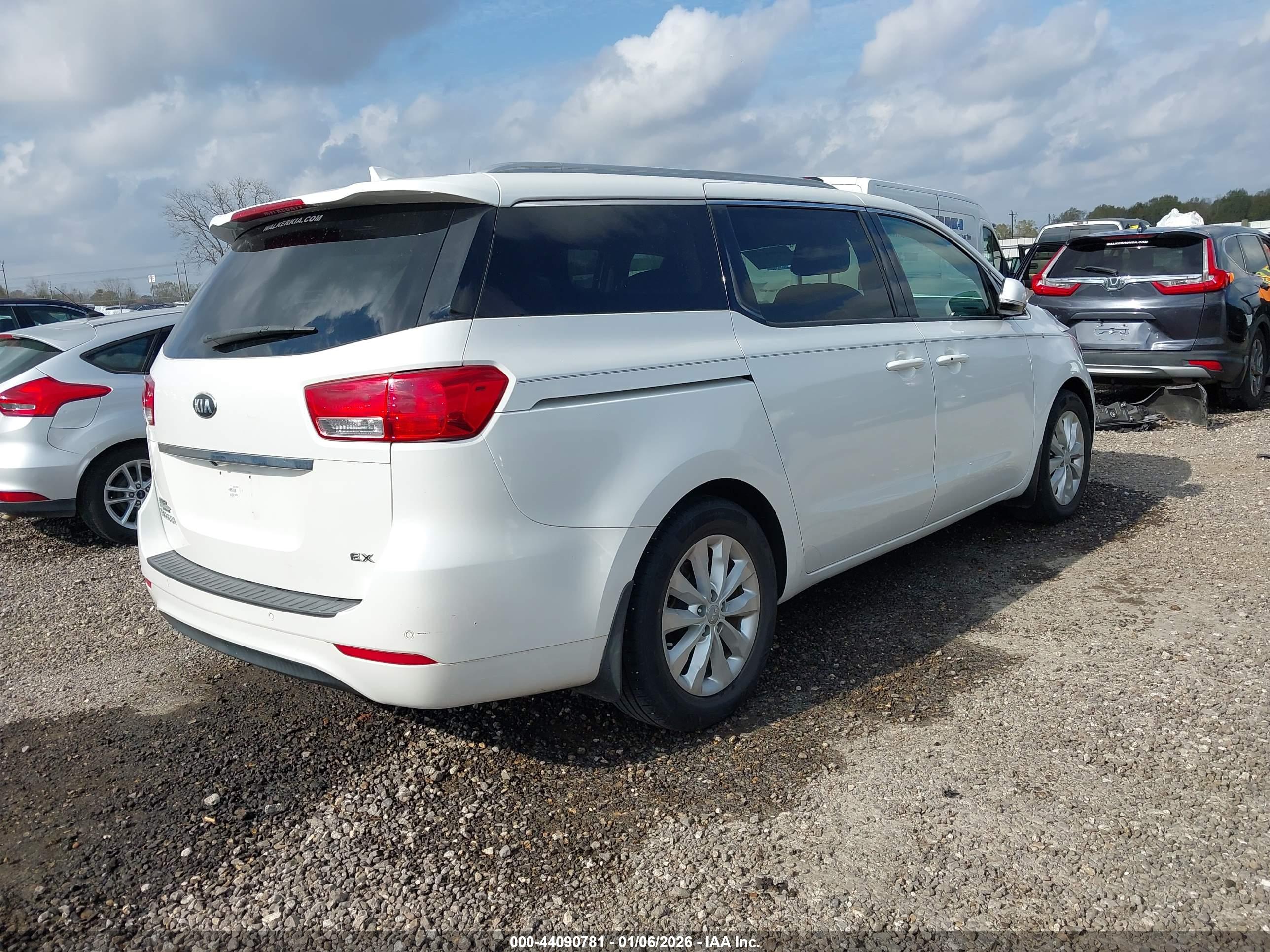 KIA SEDONA image 4