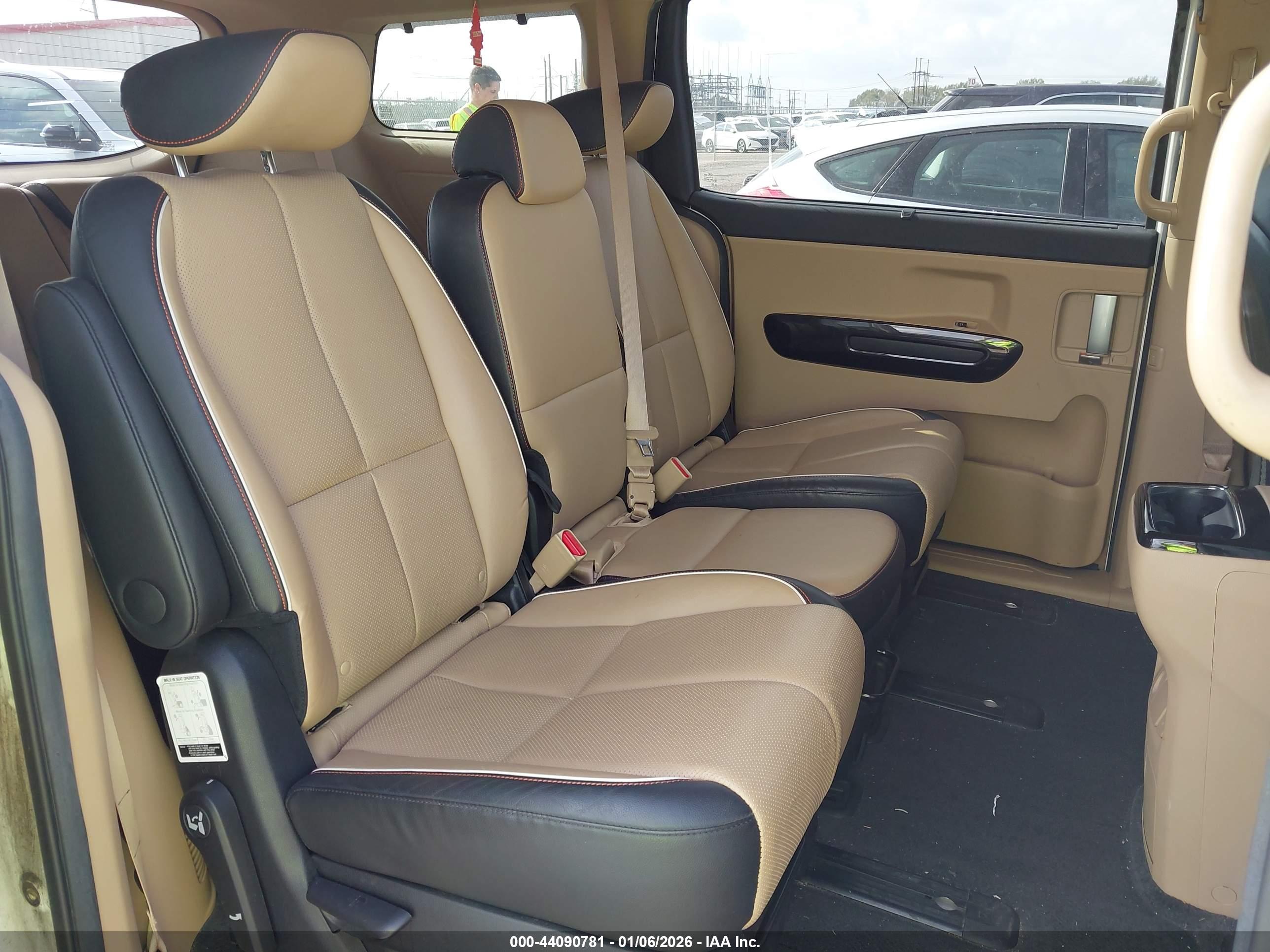 KIA SEDONA image 8