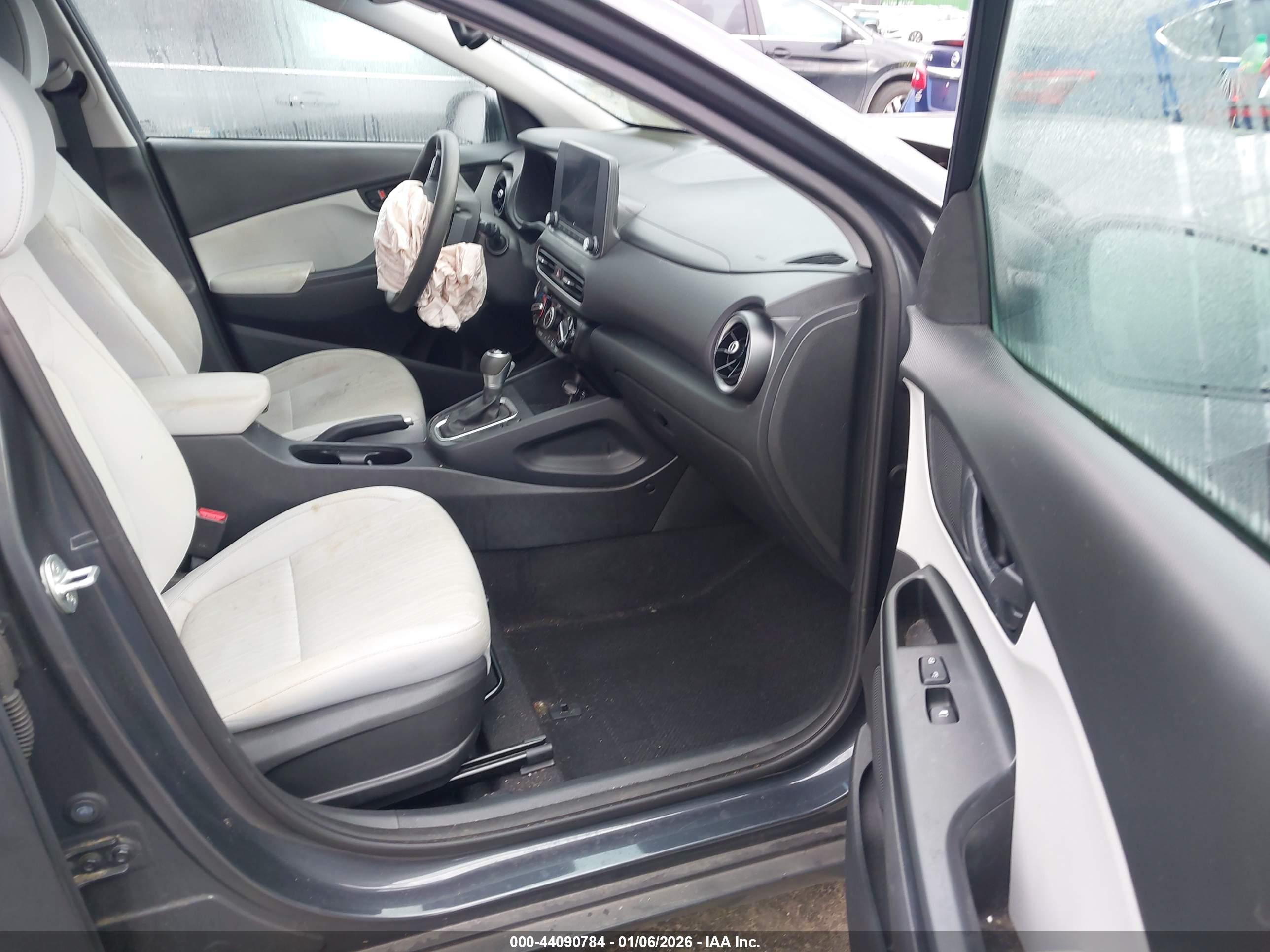 HYUNDAI KONA image 5
