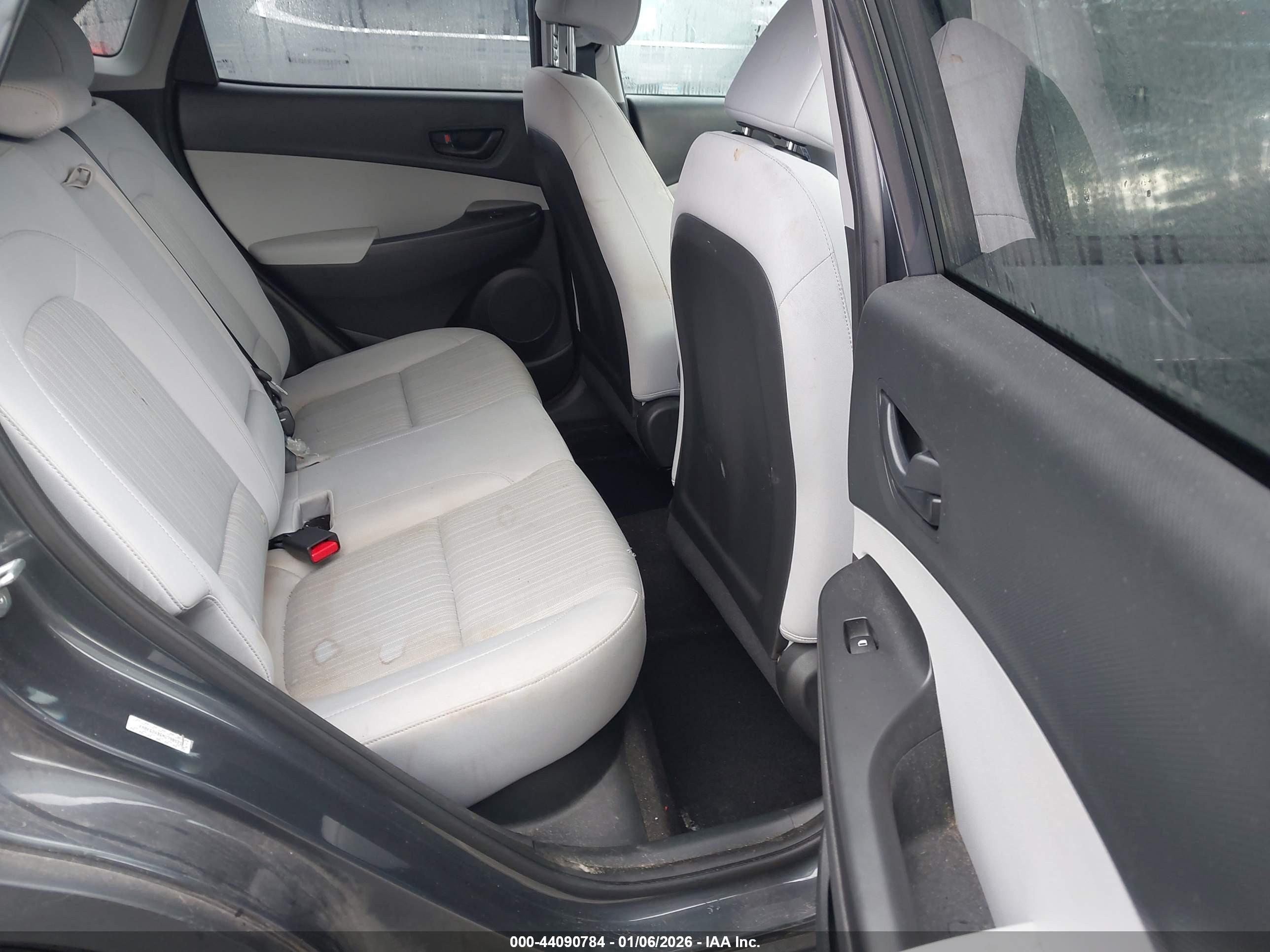 HYUNDAI KONA image 8