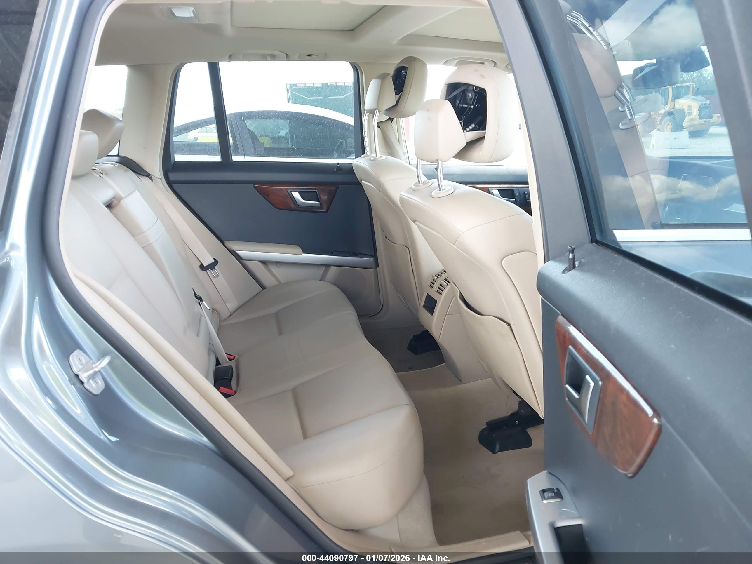 MERCEDES-BENZ GLK image 8