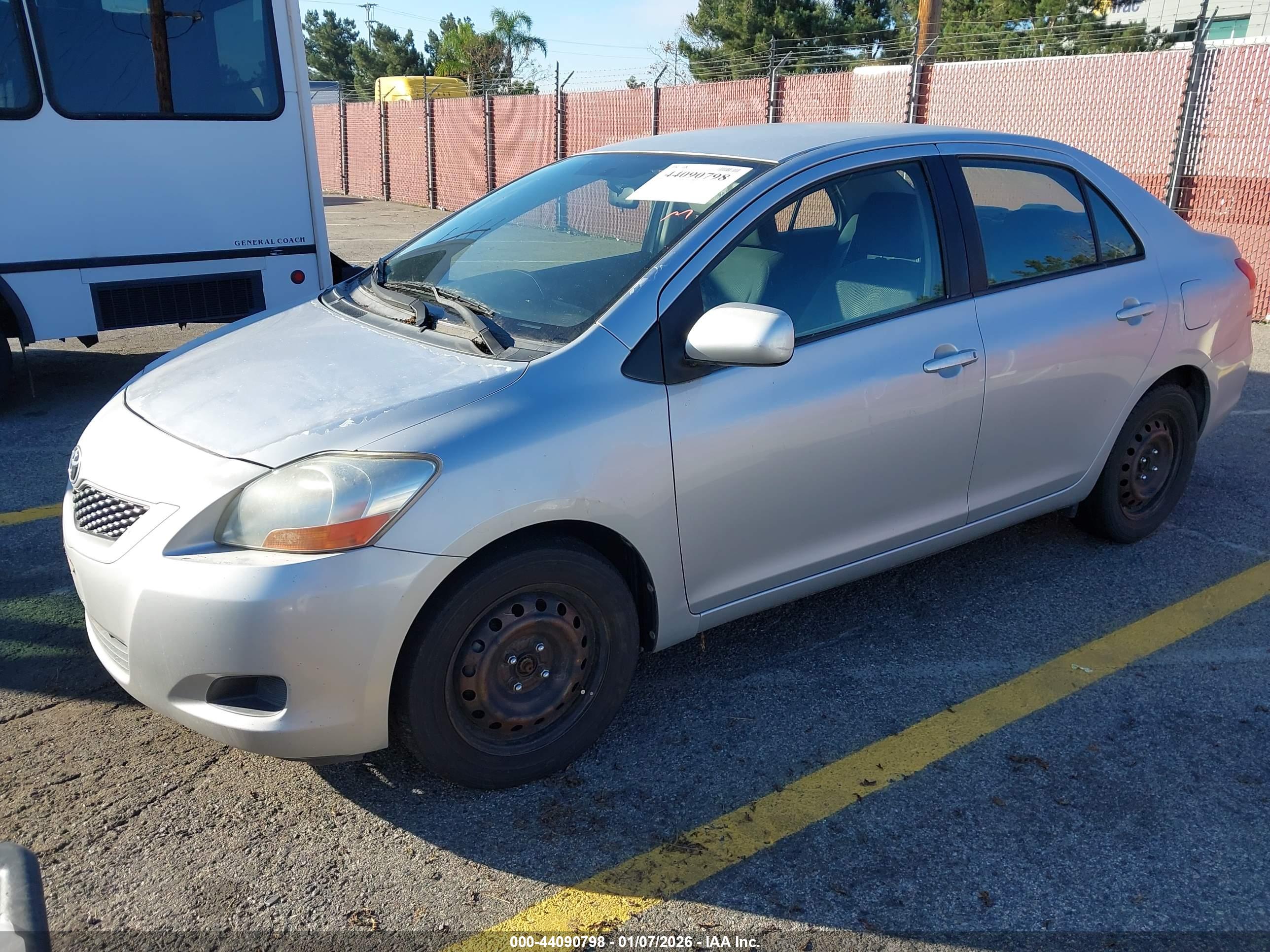 TOYOTA YARIS image 2
