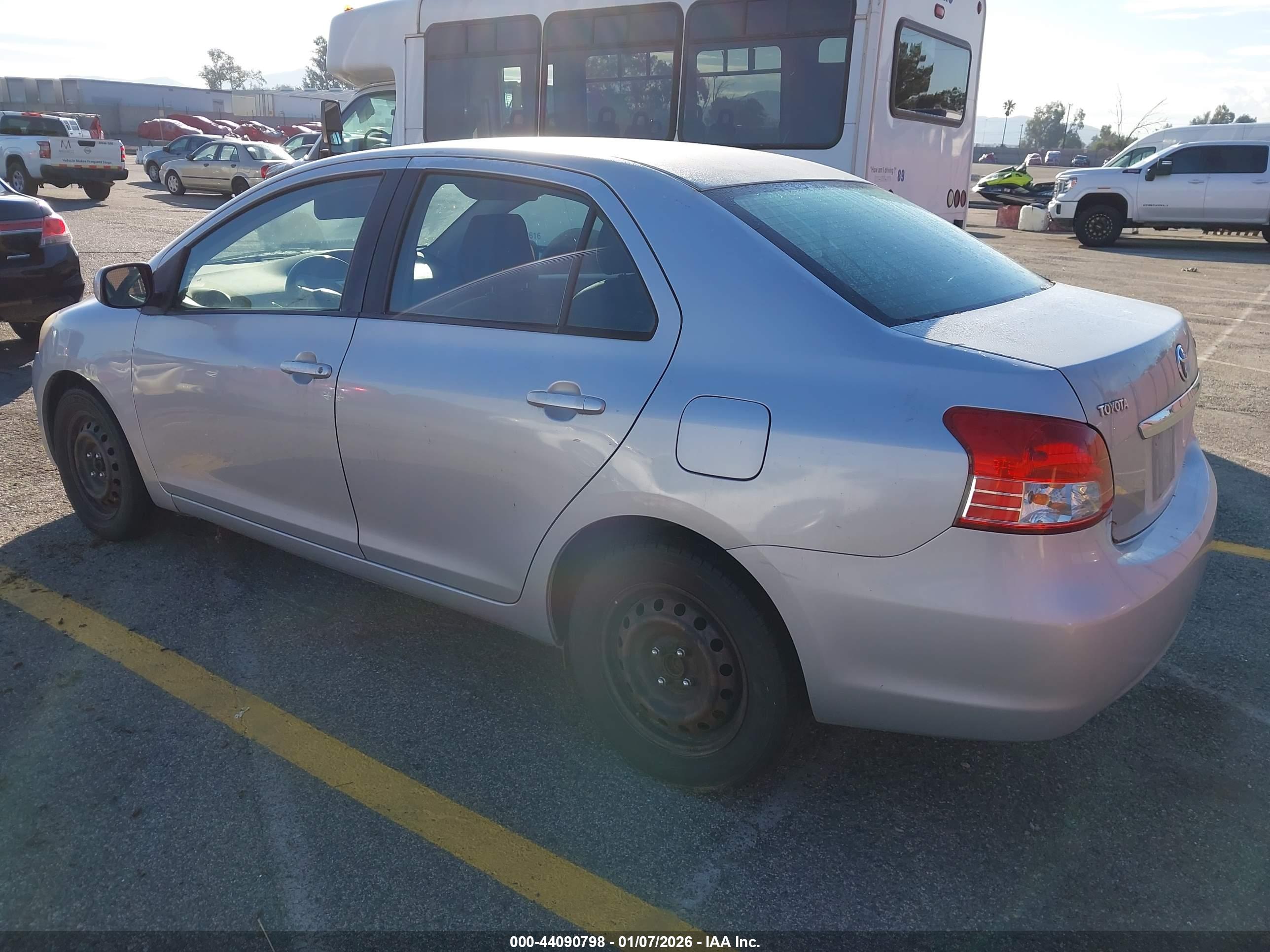 TOYOTA YARIS image 3