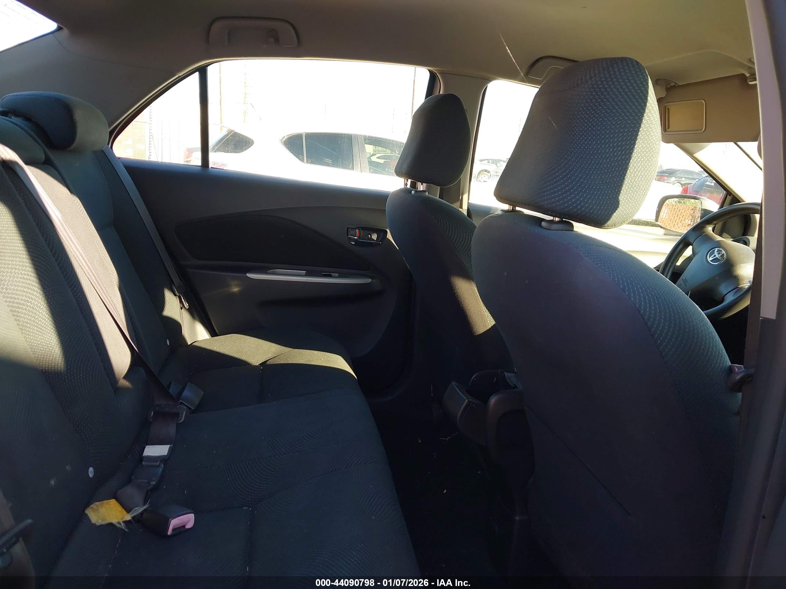 TOYOTA YARIS image 8