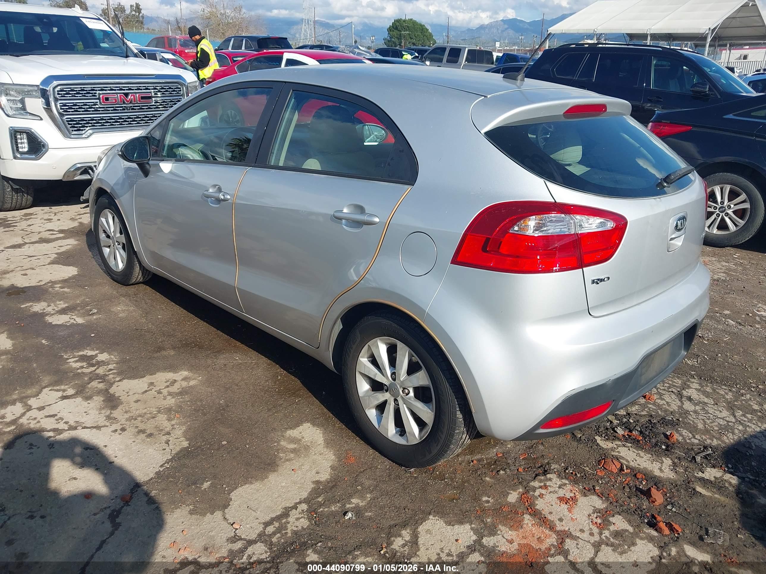 KIA RIO image 3