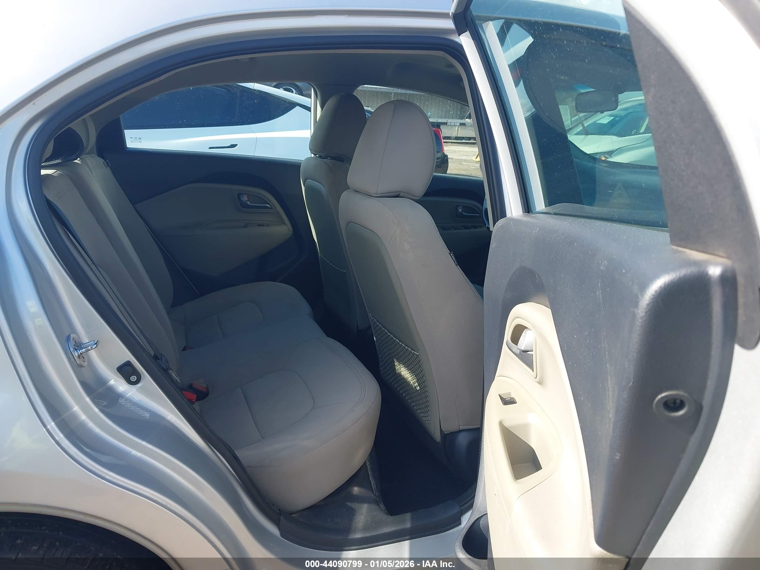 KIA RIO image 8