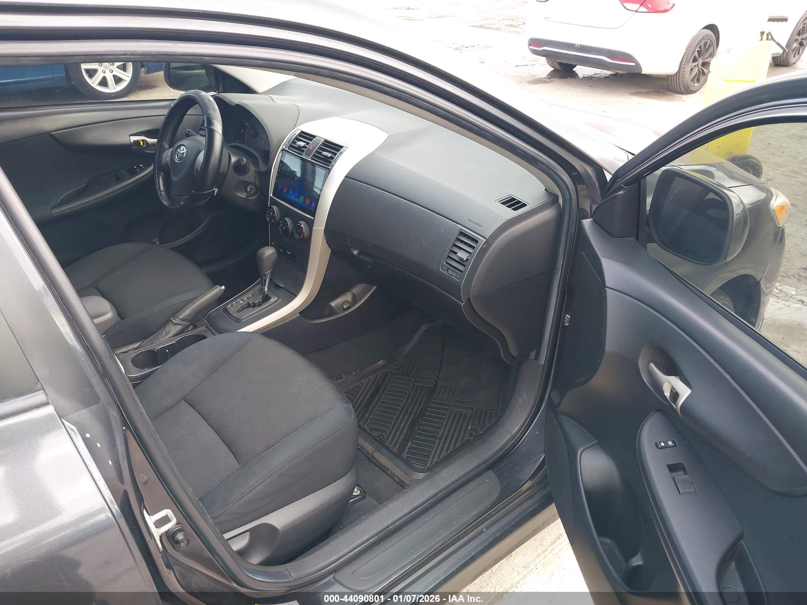 TOYOTA COROLLA image 5