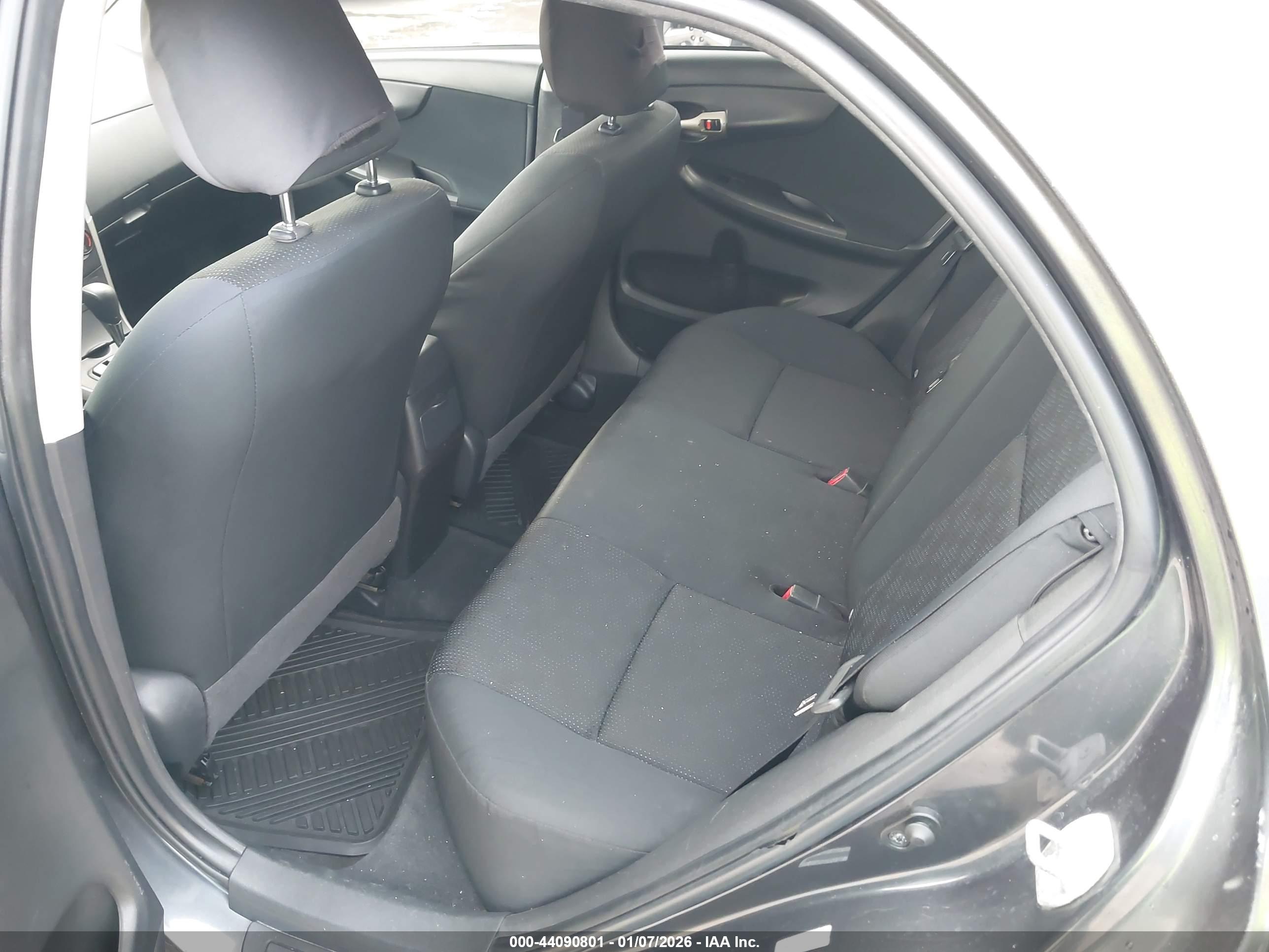 TOYOTA COROLLA image 8