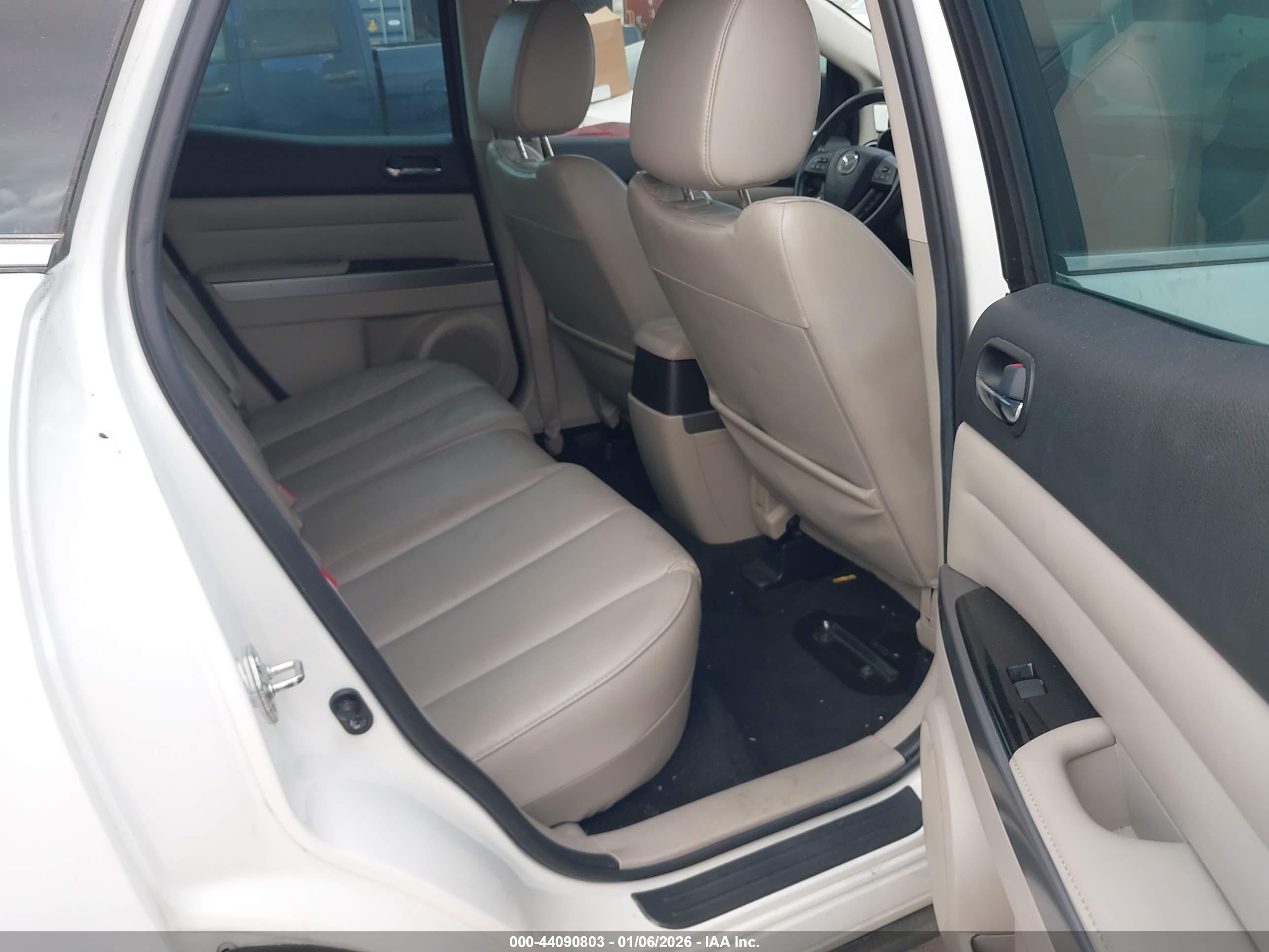 MAZDA CX-7 image 8