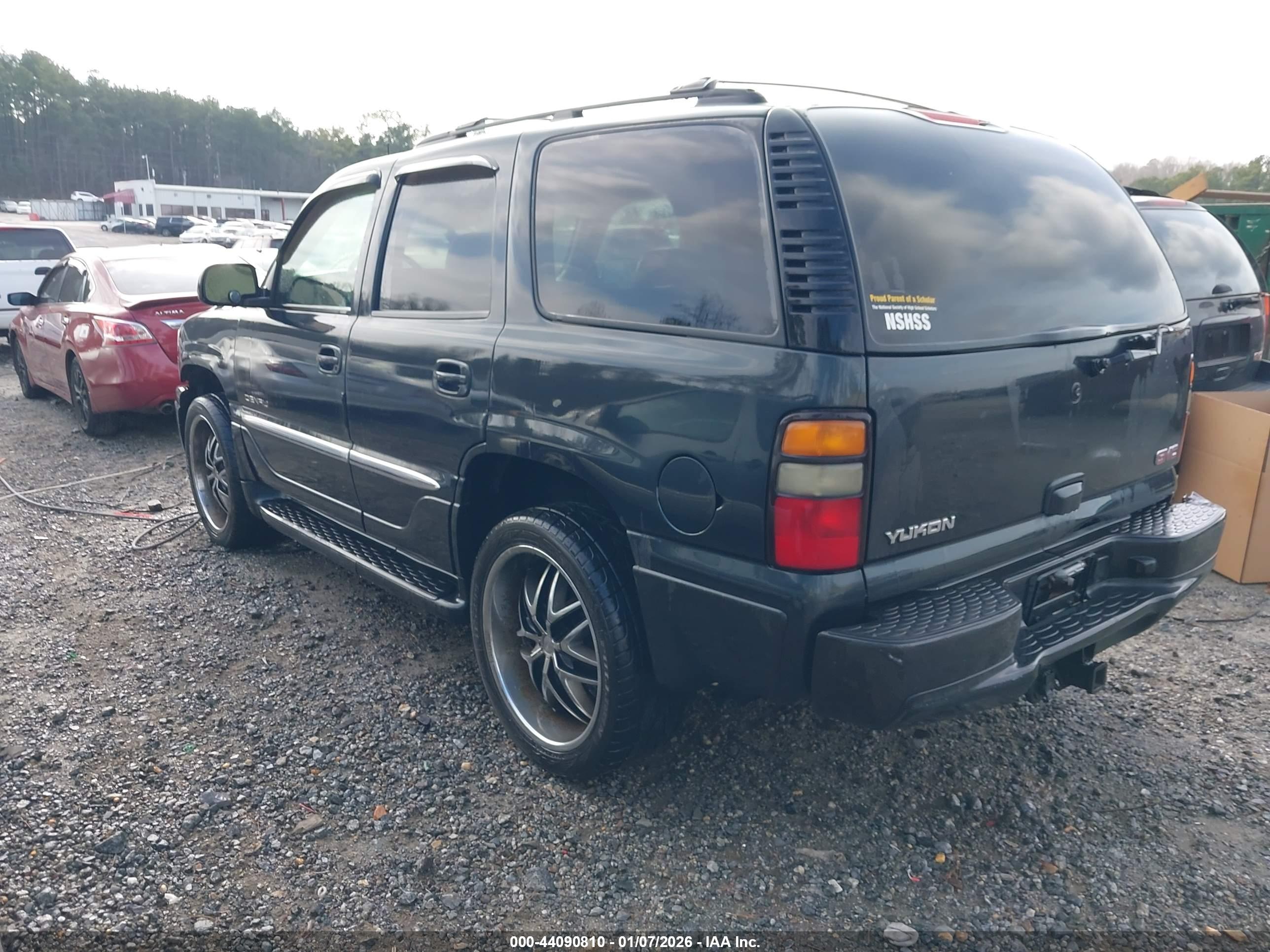 GMC YUKON image 3