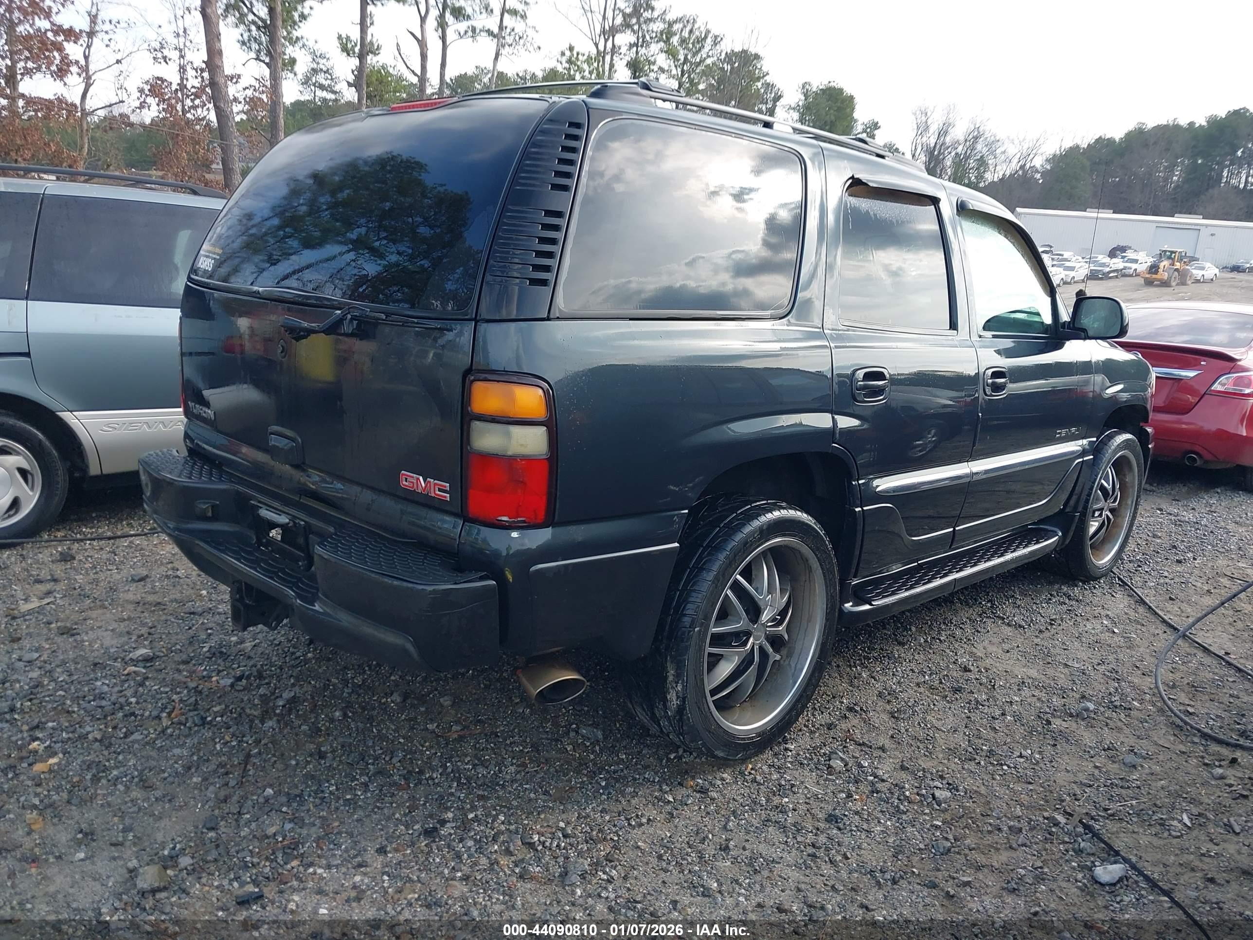 GMC YUKON image 4
